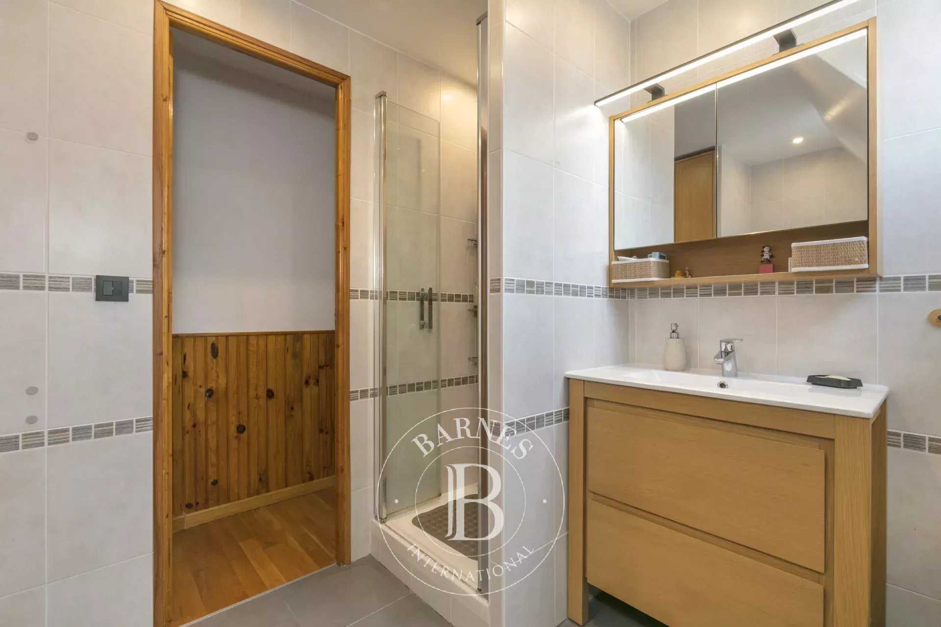 Chaville  - Maison 7 Pi&egrave;ces 5 Chambres