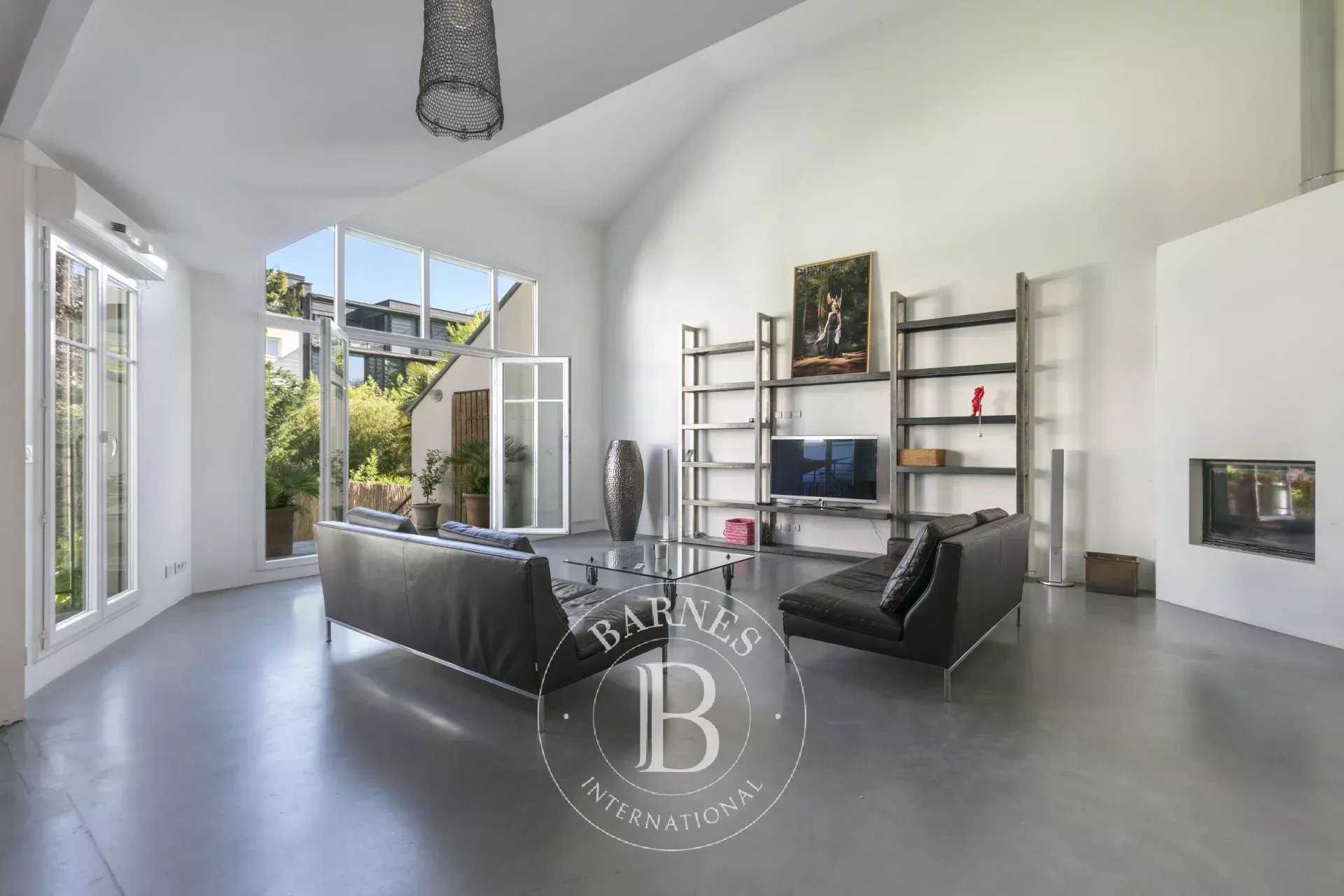 Issy-les-Moulineaux  - Maison 7 Pi&egrave;ces 5 Chambres