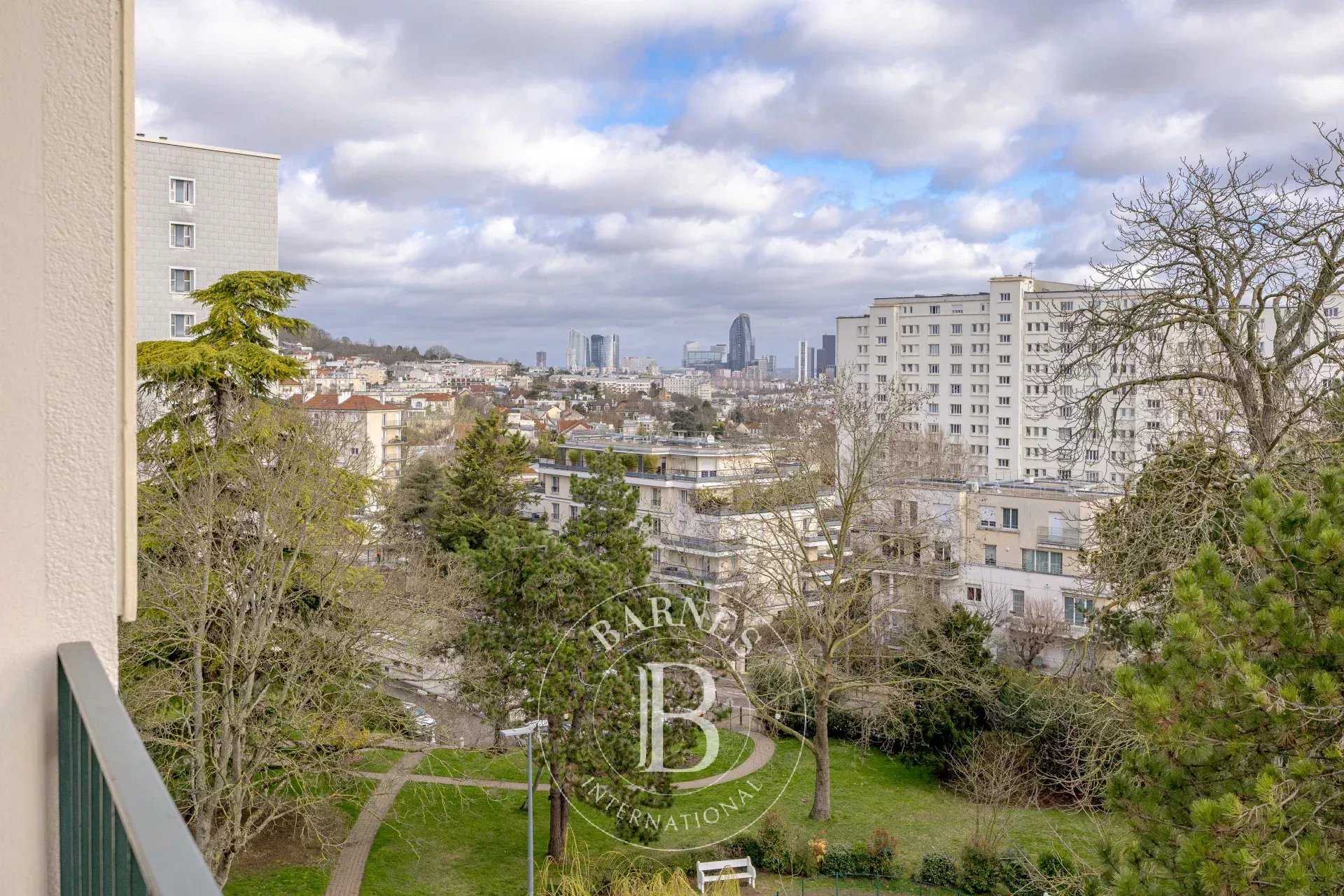 Saint-Cloud  - Appartement 5 Pi&egrave;ces 4 Chambres