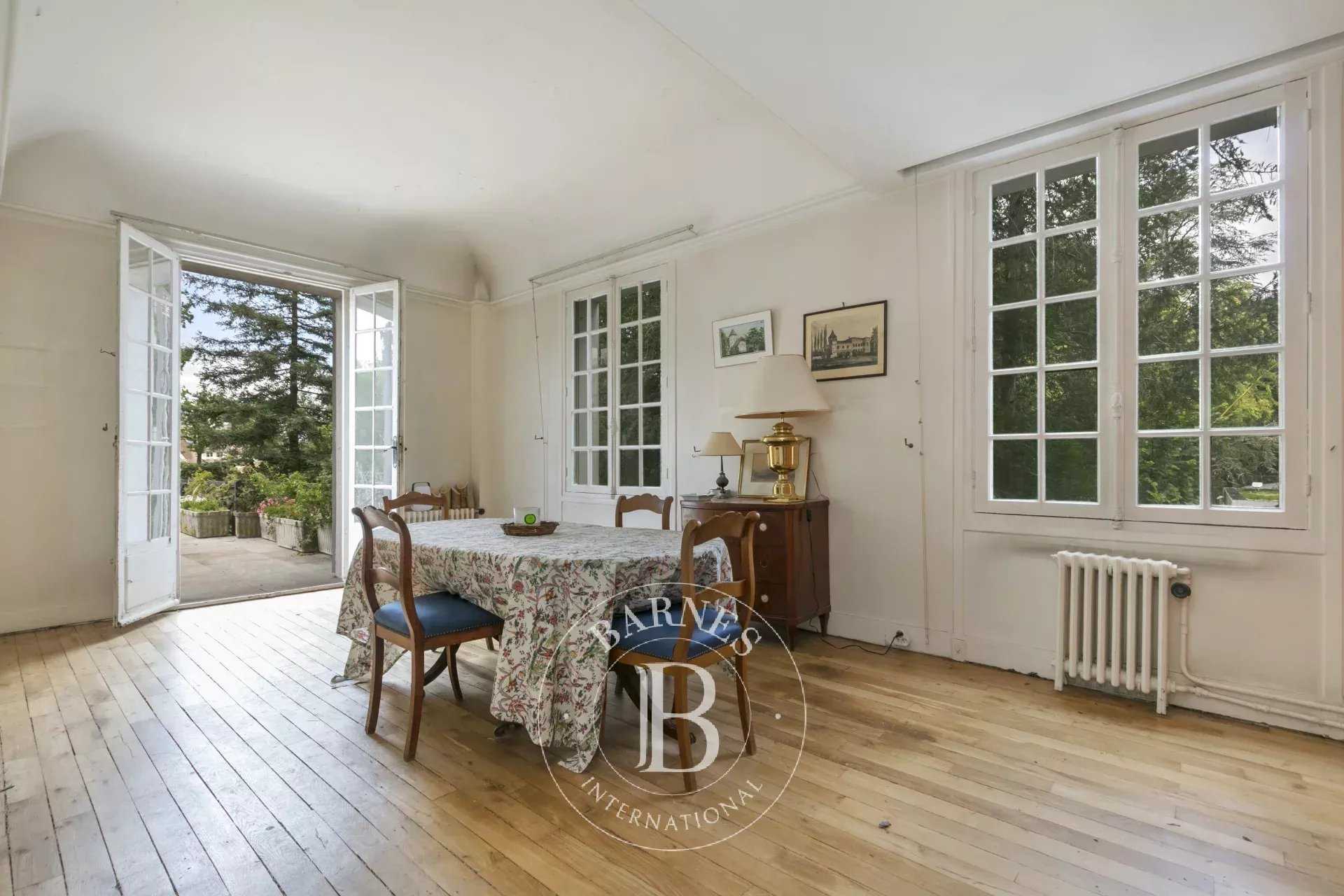 Garches  - Appartement 10 Pi&egrave;ces 4 Chambres