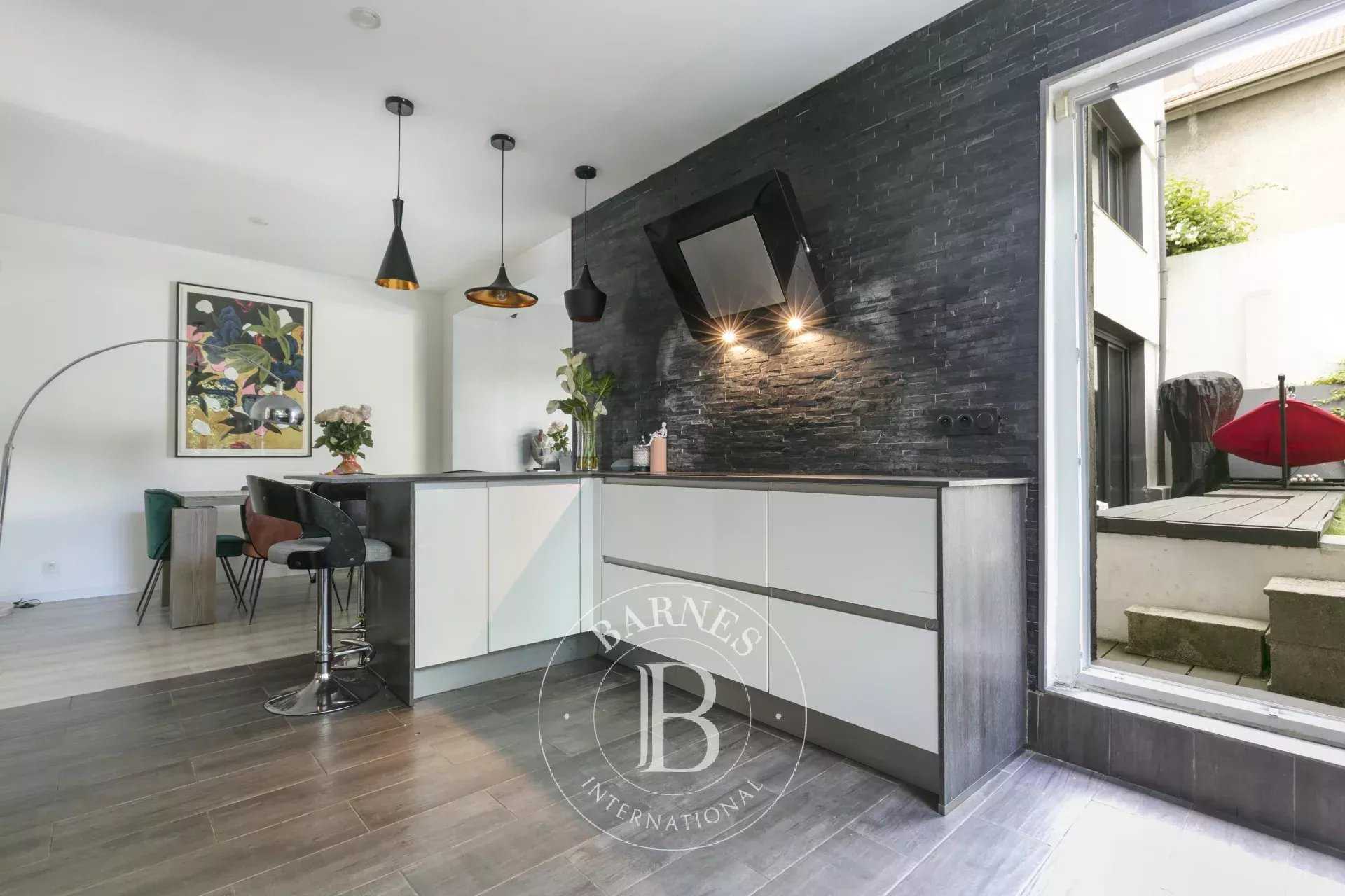 Issy-les-Moulineaux  - House 7 Bedrooms