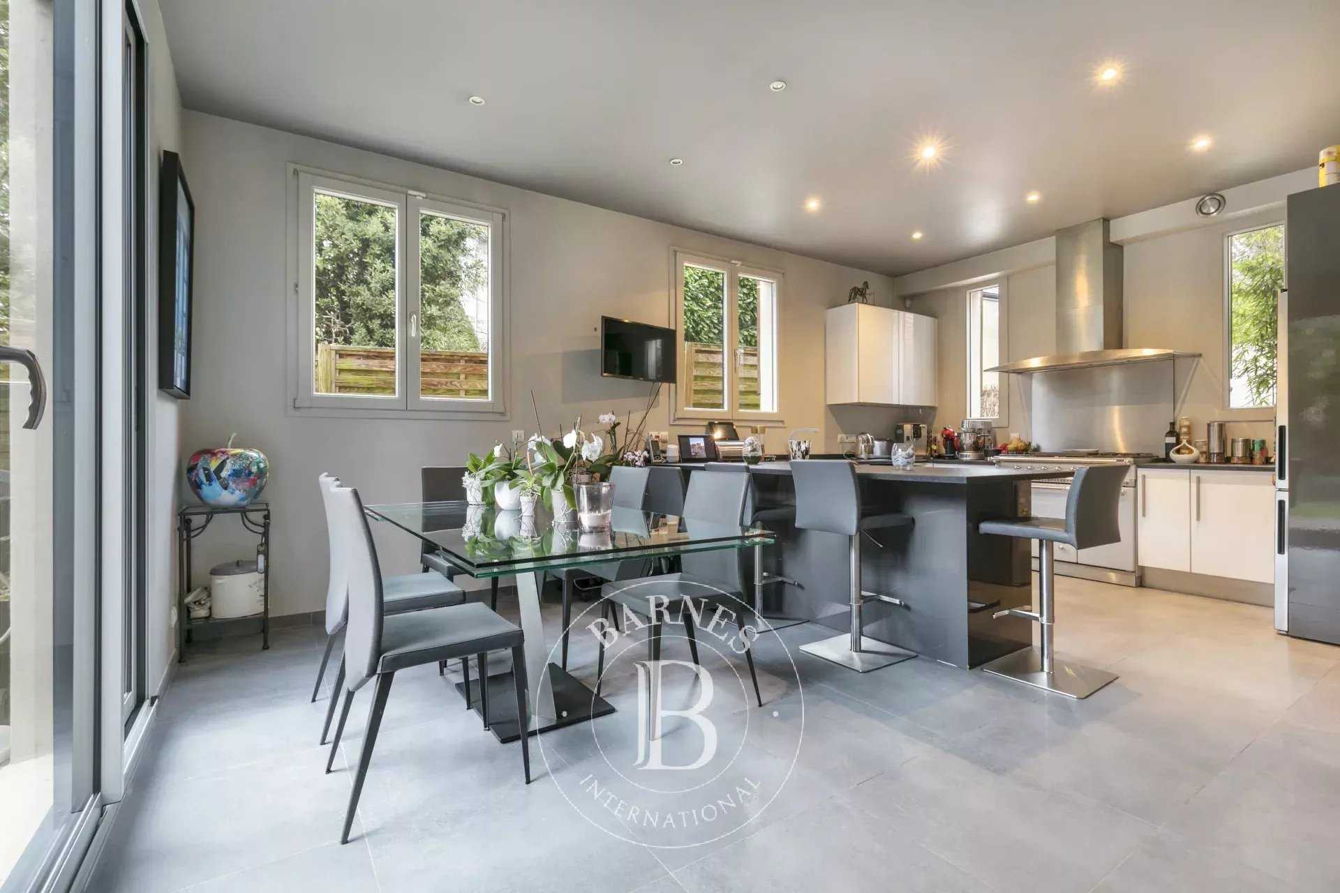 Saint-Cloud  - House 5 Bedrooms