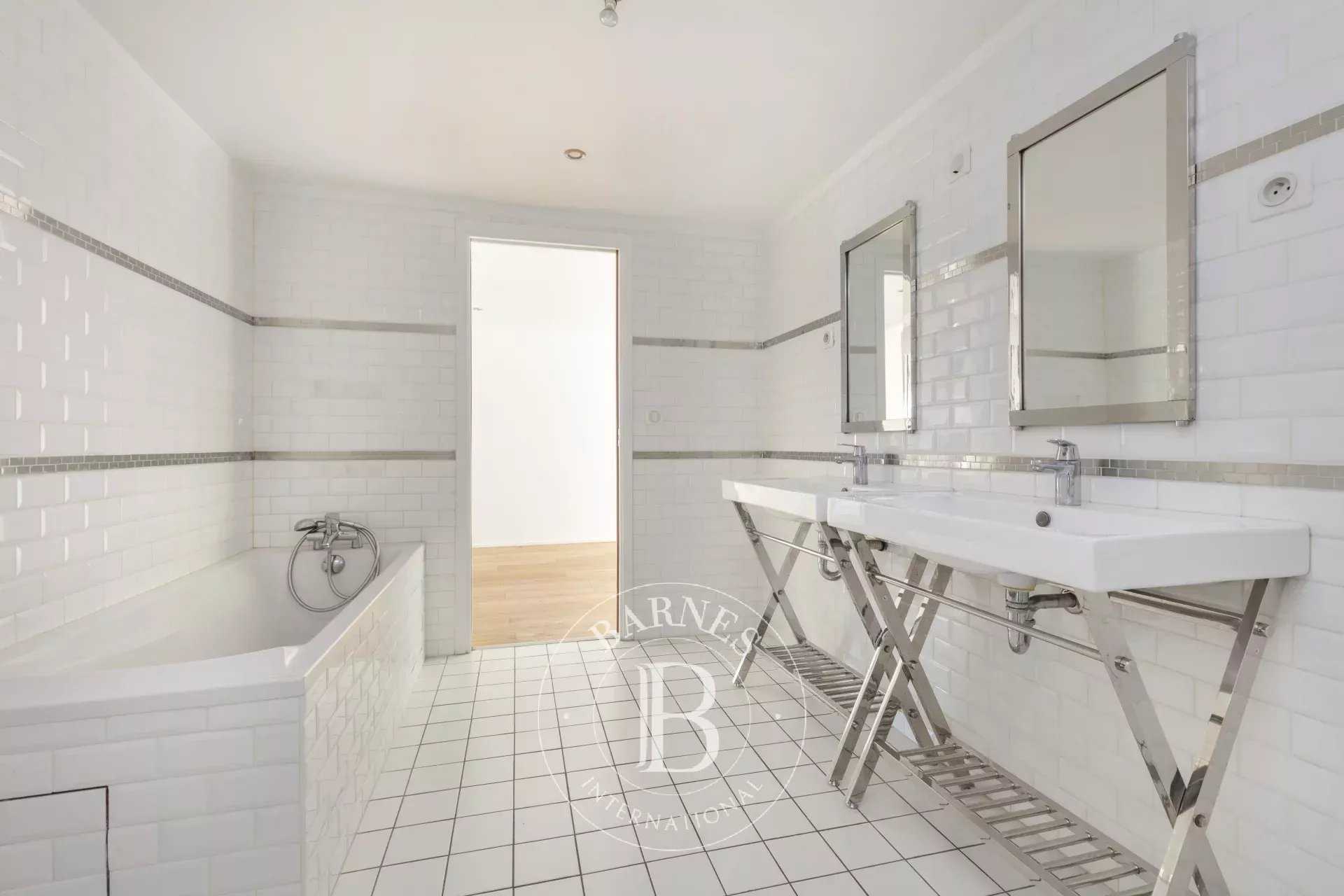 Saint-Cloud  - Appartement 5 Pièces 4 Chambres