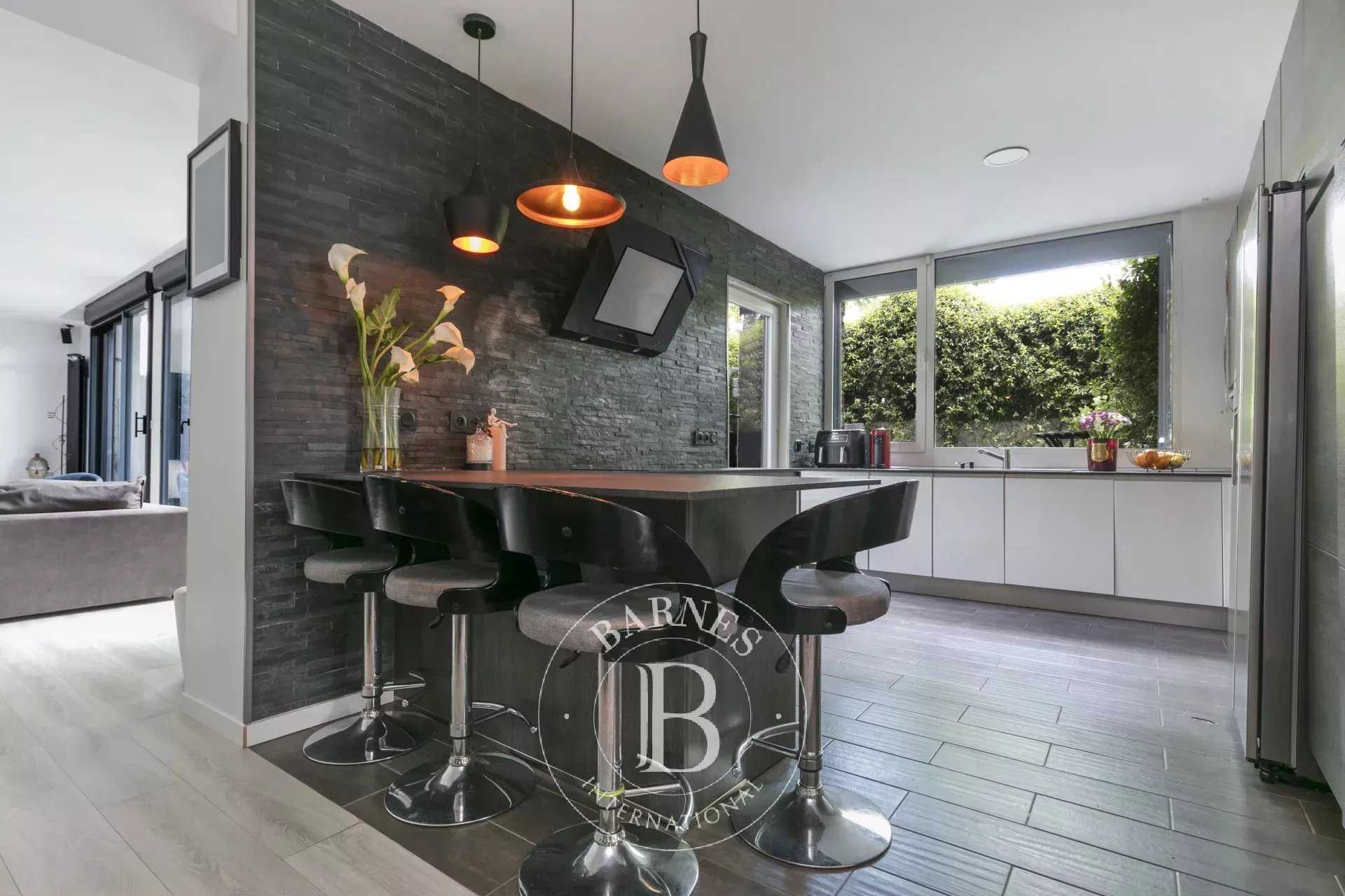 Issy-les-Moulineaux  - House 7 Bedrooms