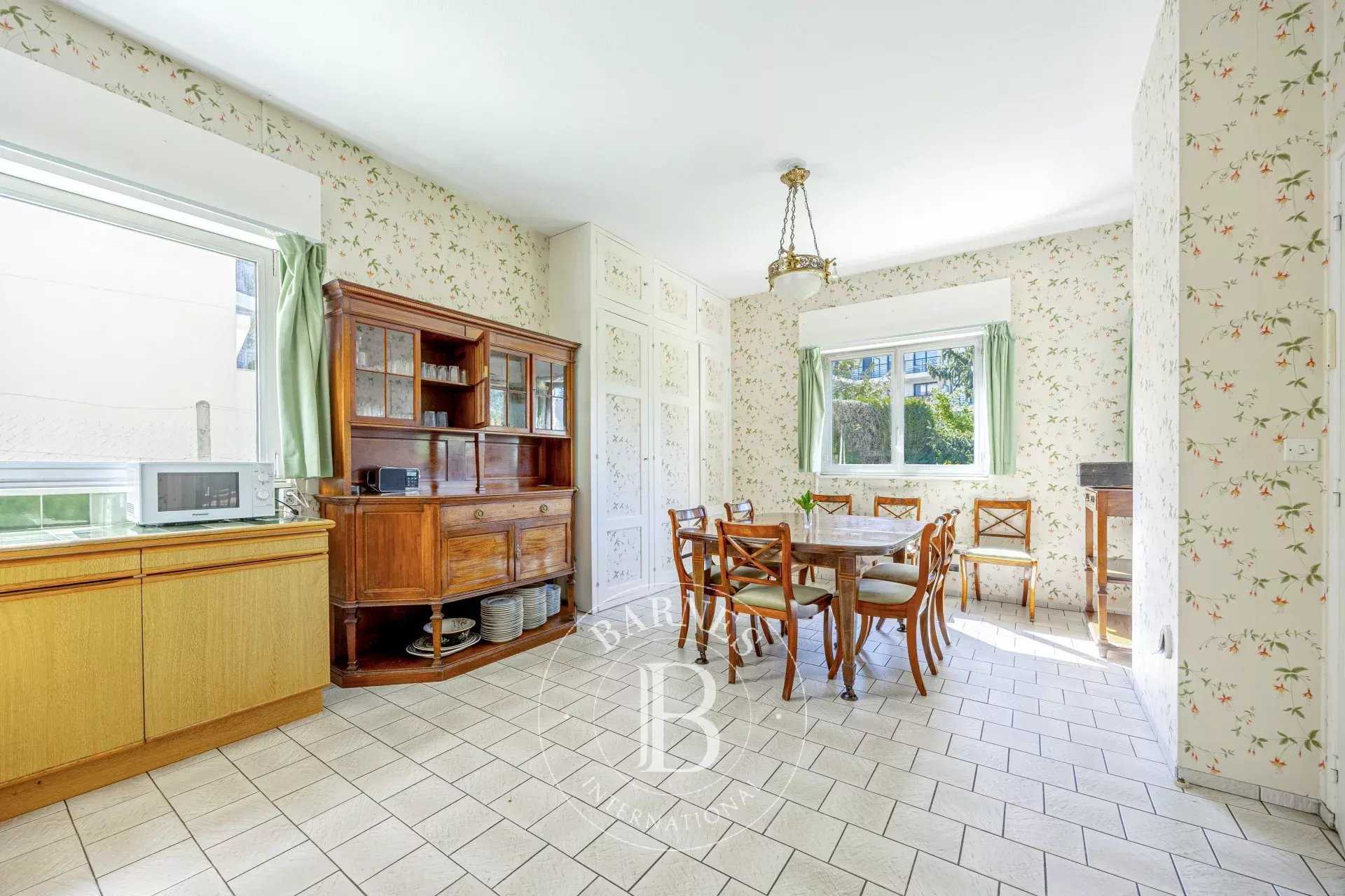 Saint-Cloud  - Appartement 5 Pi&egrave;ces 3 Chambres