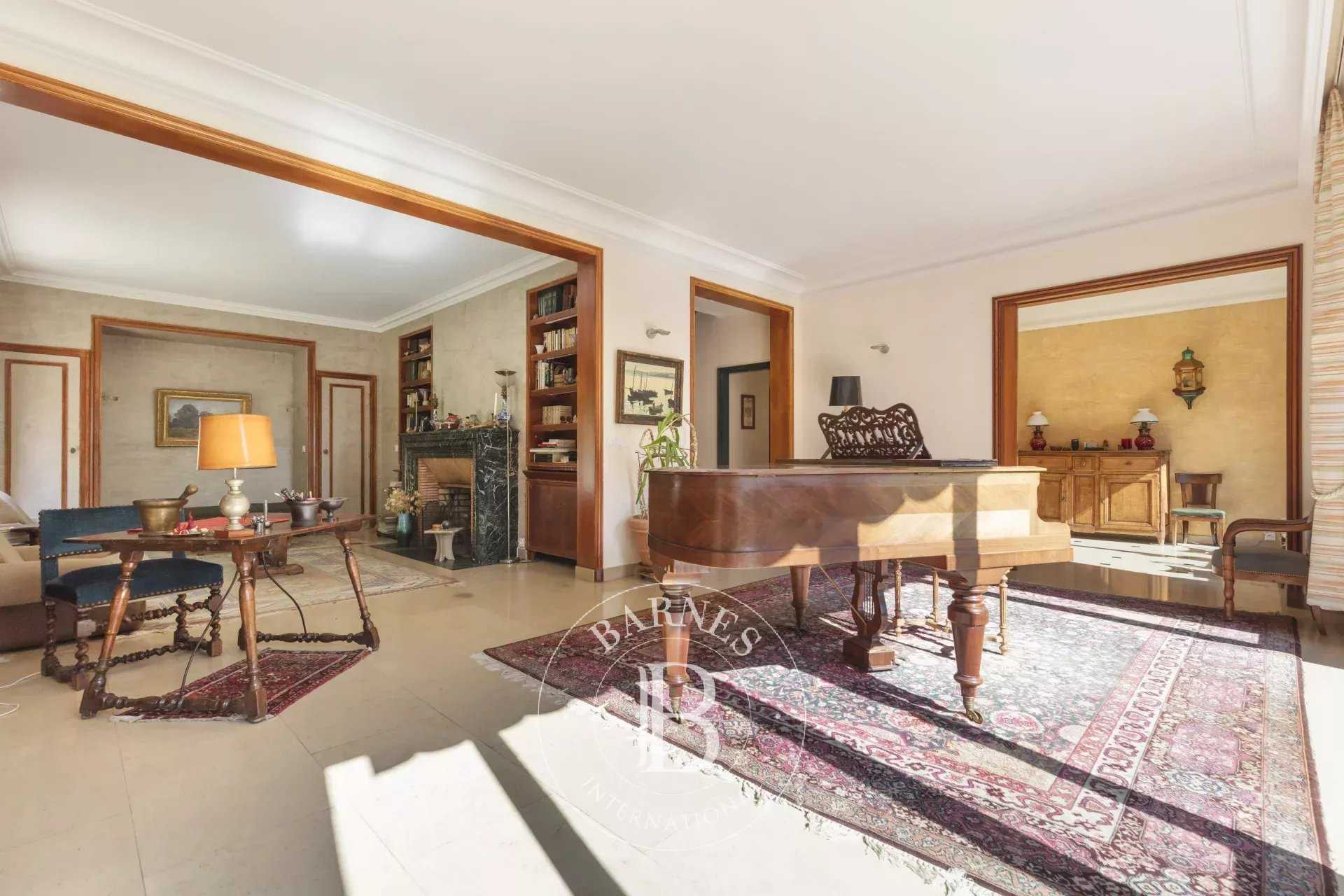 Saint-Cloud  - House 5 Bedrooms