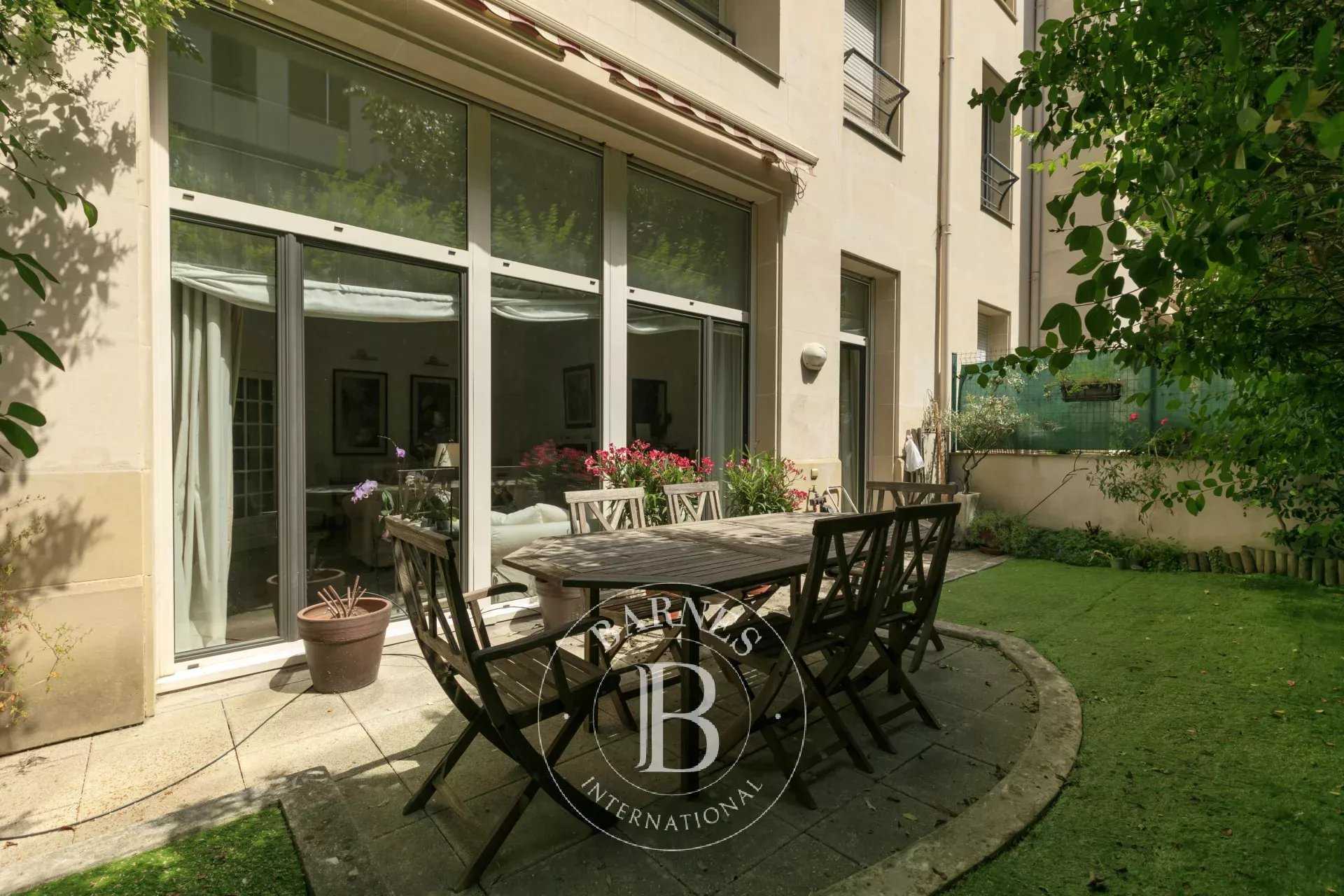 Appartement Issy-les-Moulineaux  -  ref 87055793 (picture 1)