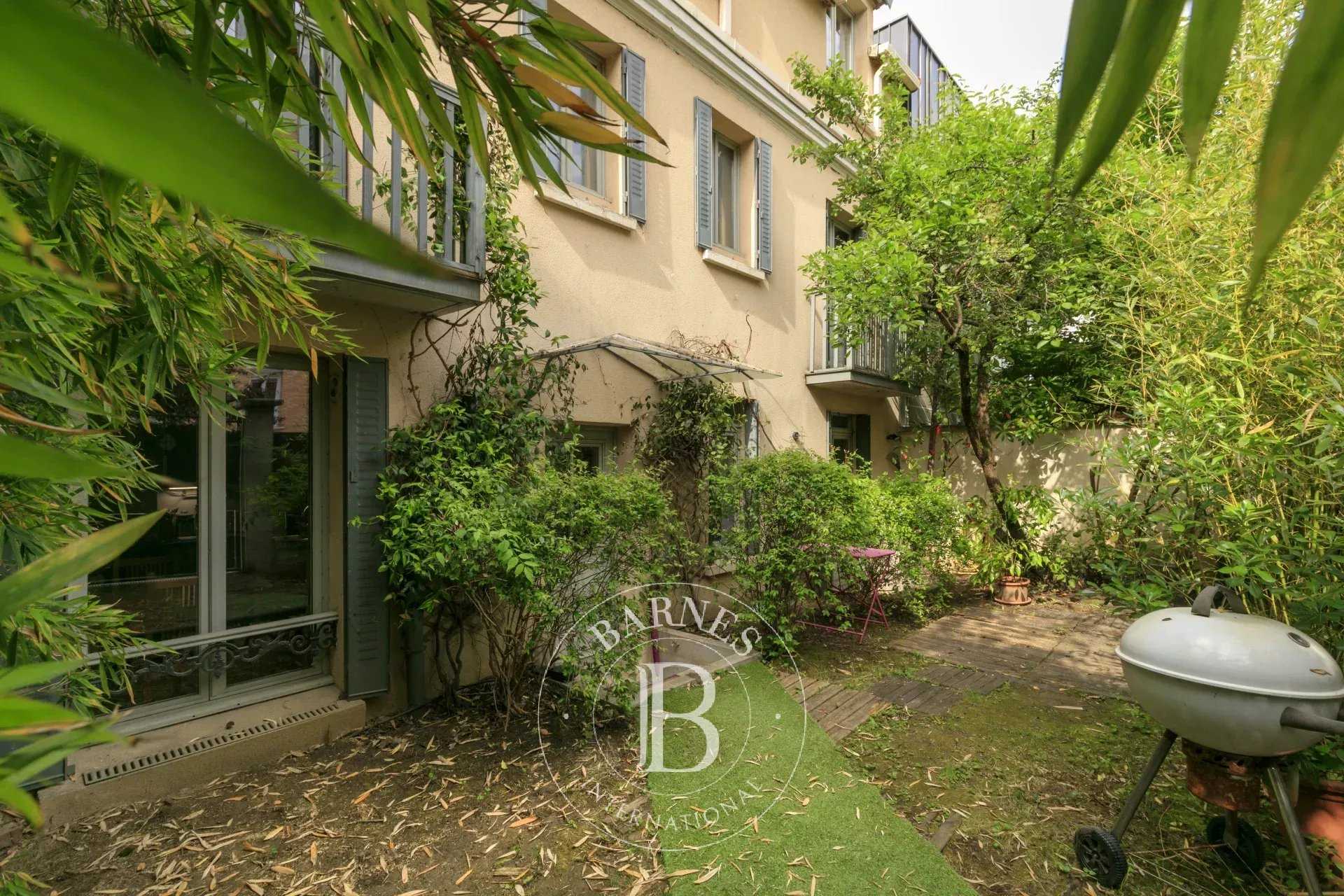 Casa Issy-les-Moulineaux  -  ref 87000926 (picture 1)