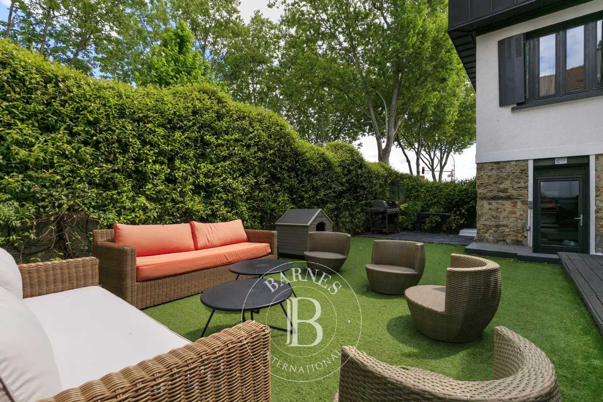 Casa Issy-les-Moulineaux  -  ref 85905536 (picture 1)