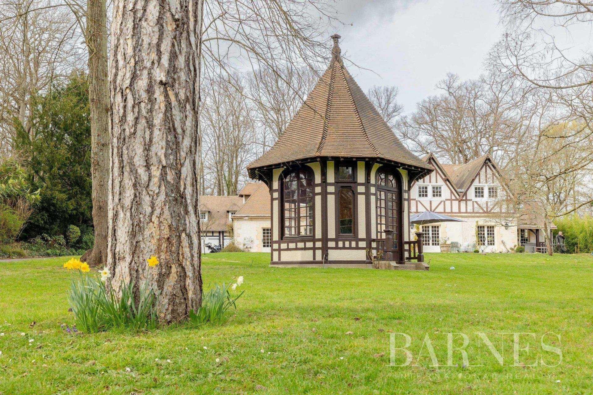 Propriété Marnes-la-Coquette  -  ref 82258915 (picture 1)