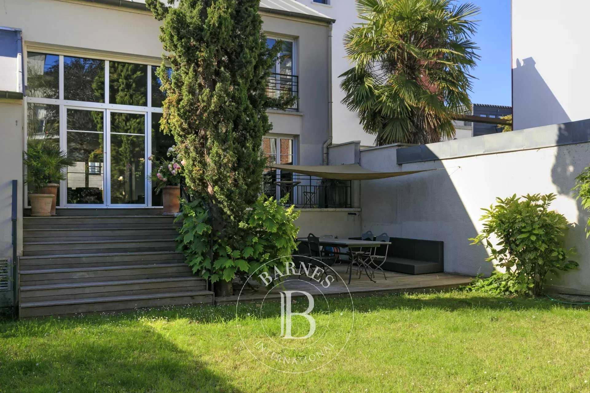 Maison Issy-les-Moulineaux  -  ref 87037276 (picture 1)