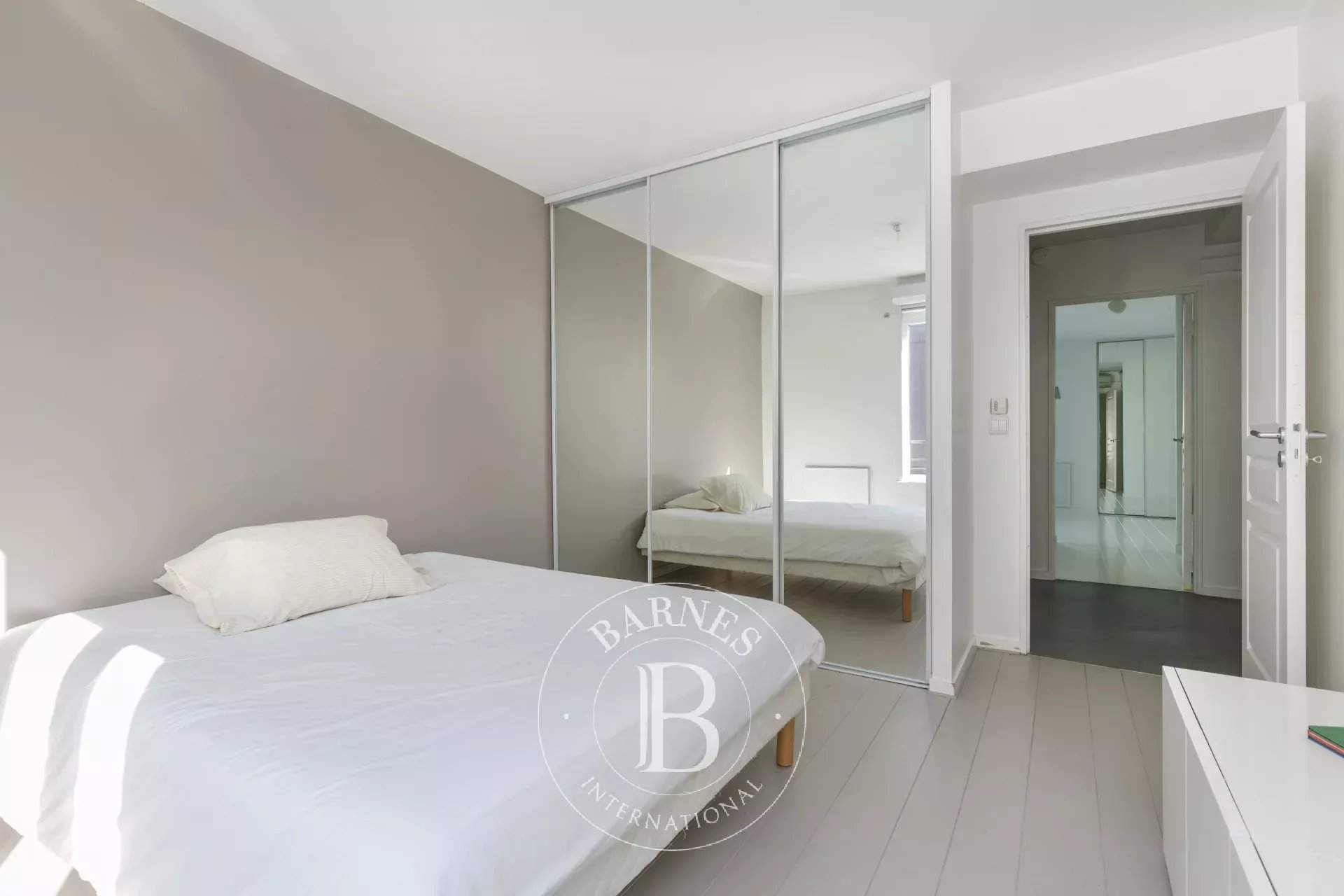 Issy-les-Moulineaux  - Maison 7 Pi&egrave;ces 5 Chambres - picture 14