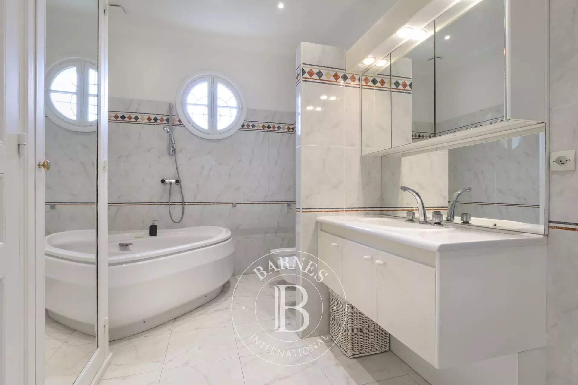 Garches  - House 5 Bedrooms - picture 17