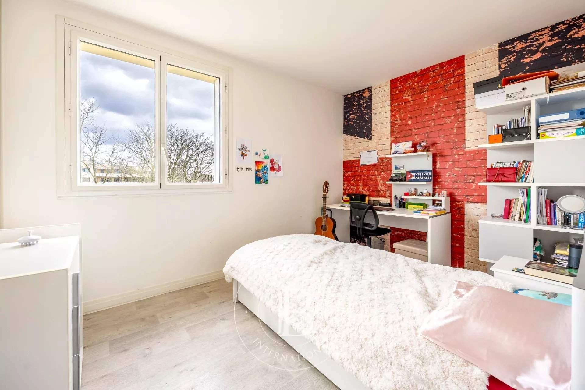 Saint-Cloud  - Appartement 5 Pi&egrave;ces 4 Chambres - picture 12