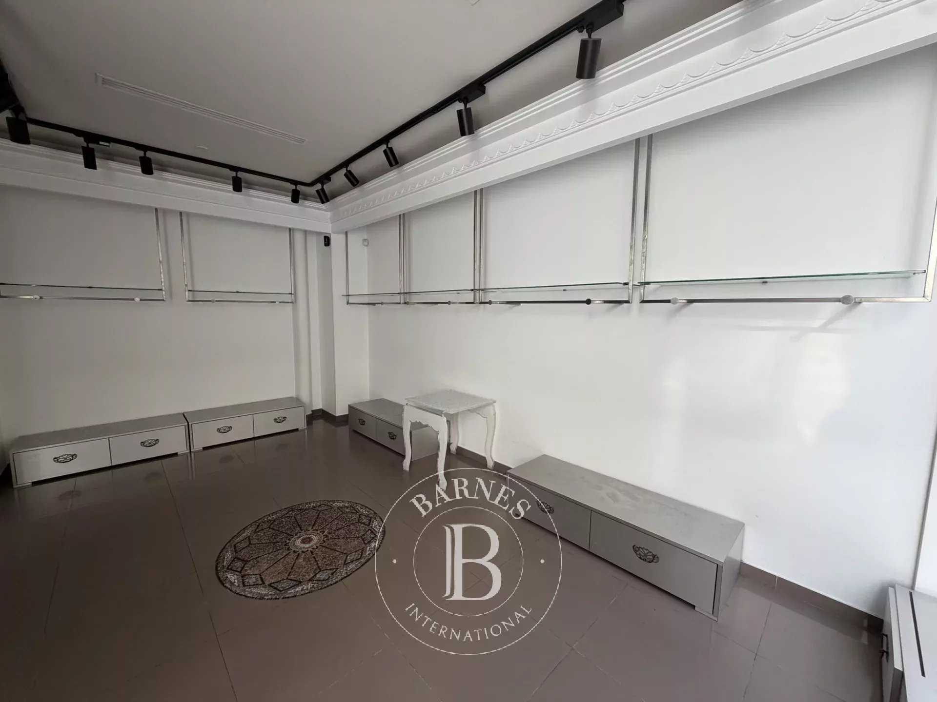 Neuilly-sur-Seine  - Local commercial 