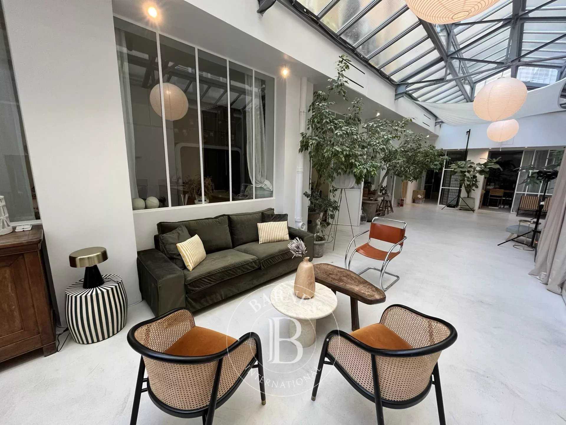 Premises Paris 75011