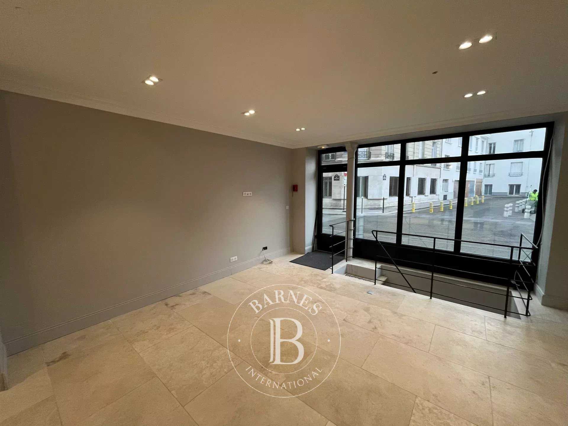 Local comercial Paris 75017  -  ref 86418271 (picture 2)
