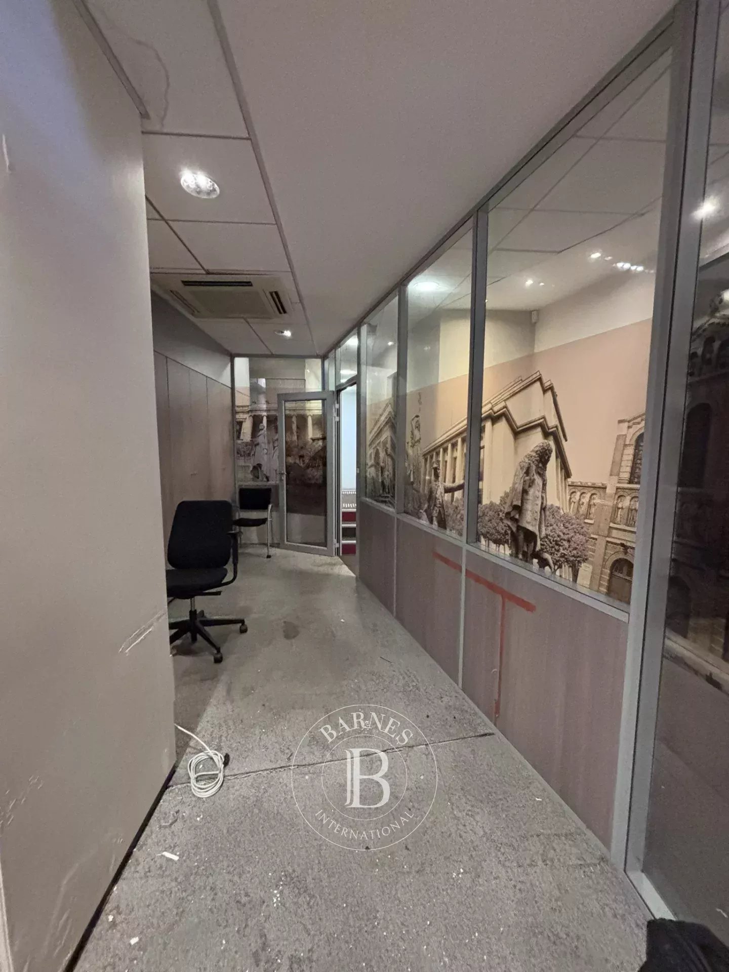 Paris  - Premises  - picture 7