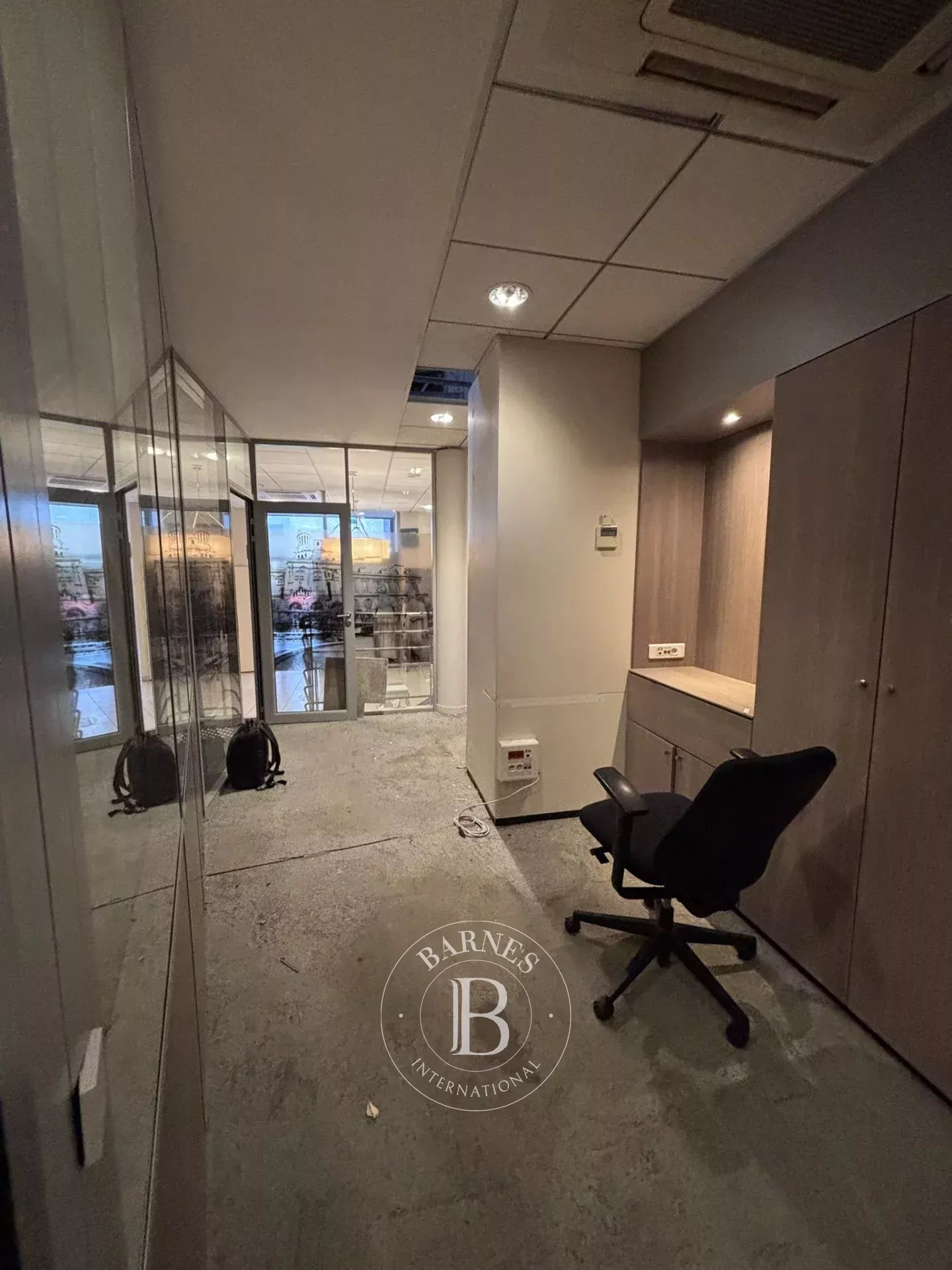 Paris  - Premises  - picture 6