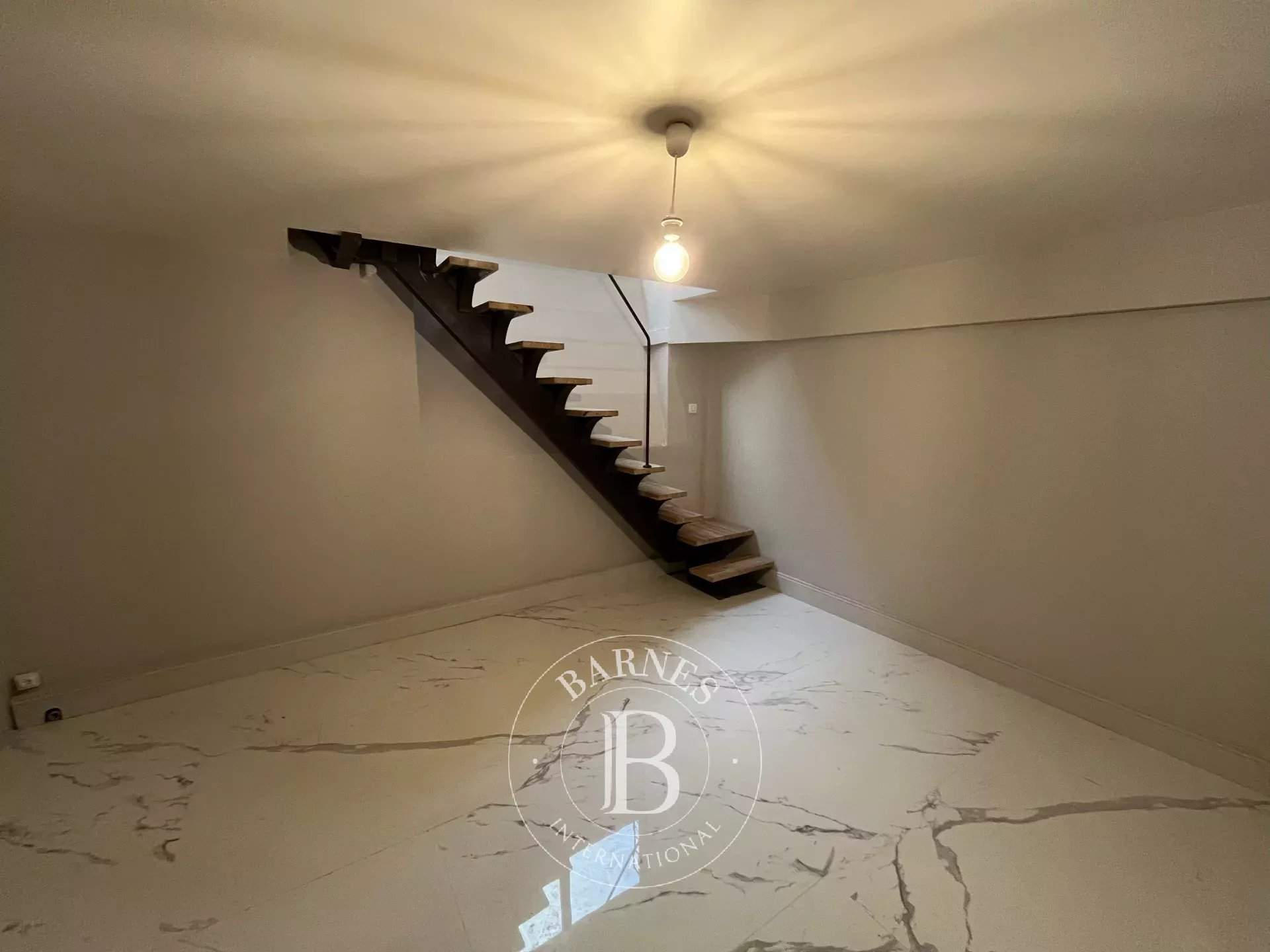 Paris  - Premises  - picture 4