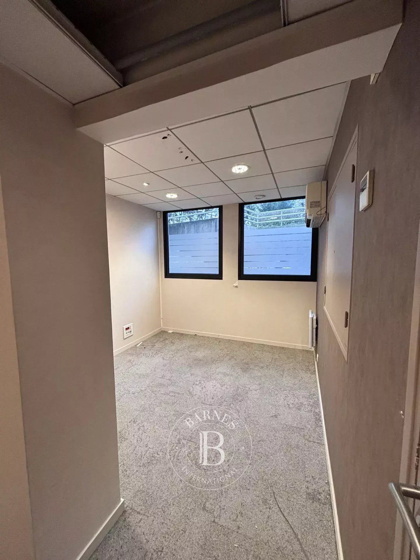 Paris  - Premises  - picture 10