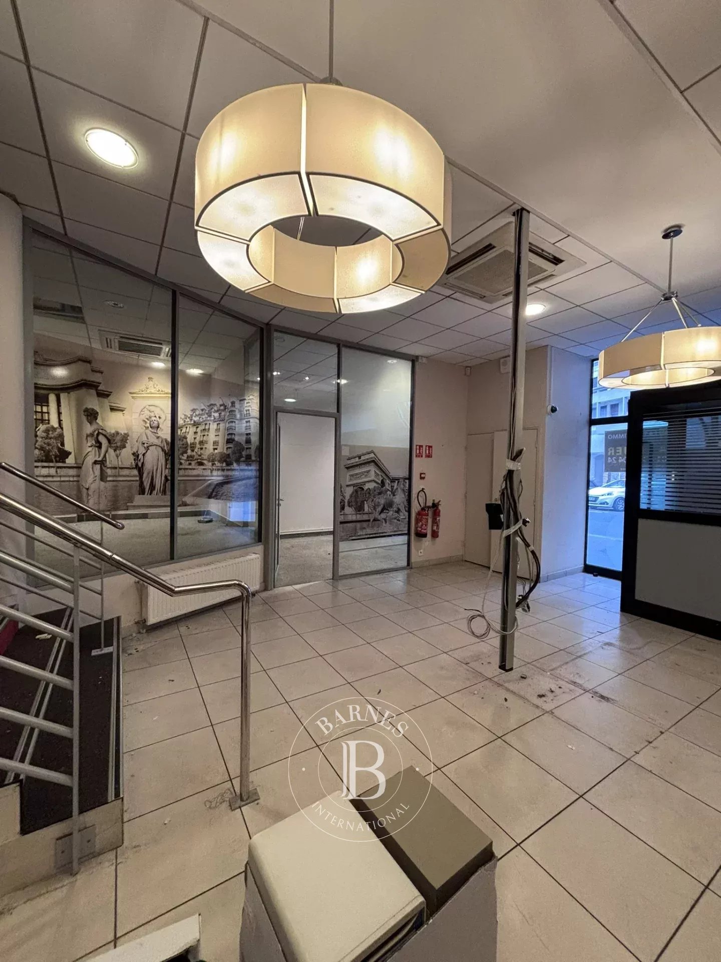 Paris  - Premises  - picture 1