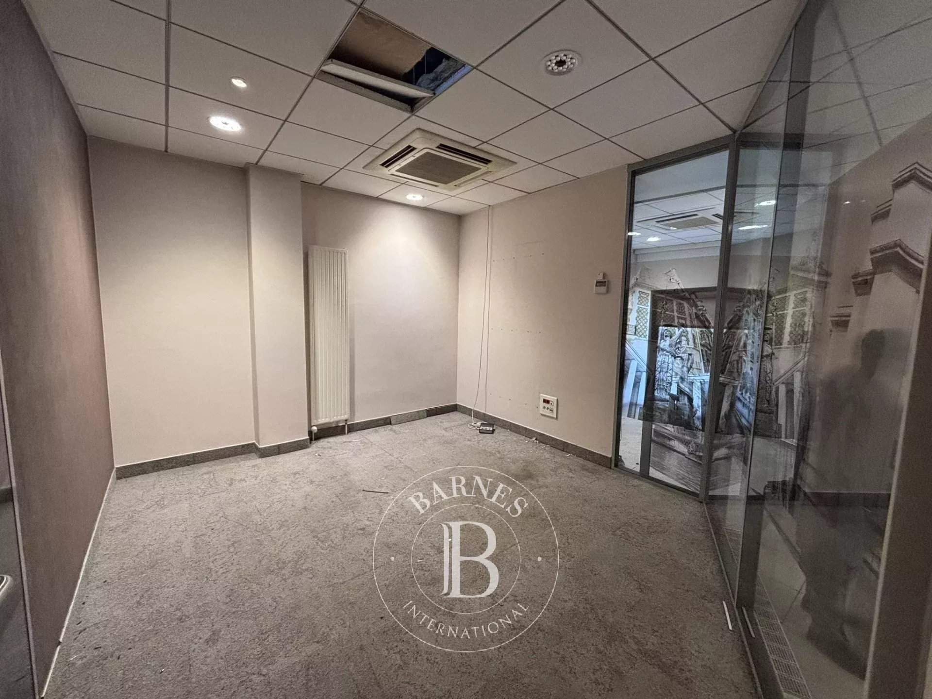 Paris  - Premises  - picture 5