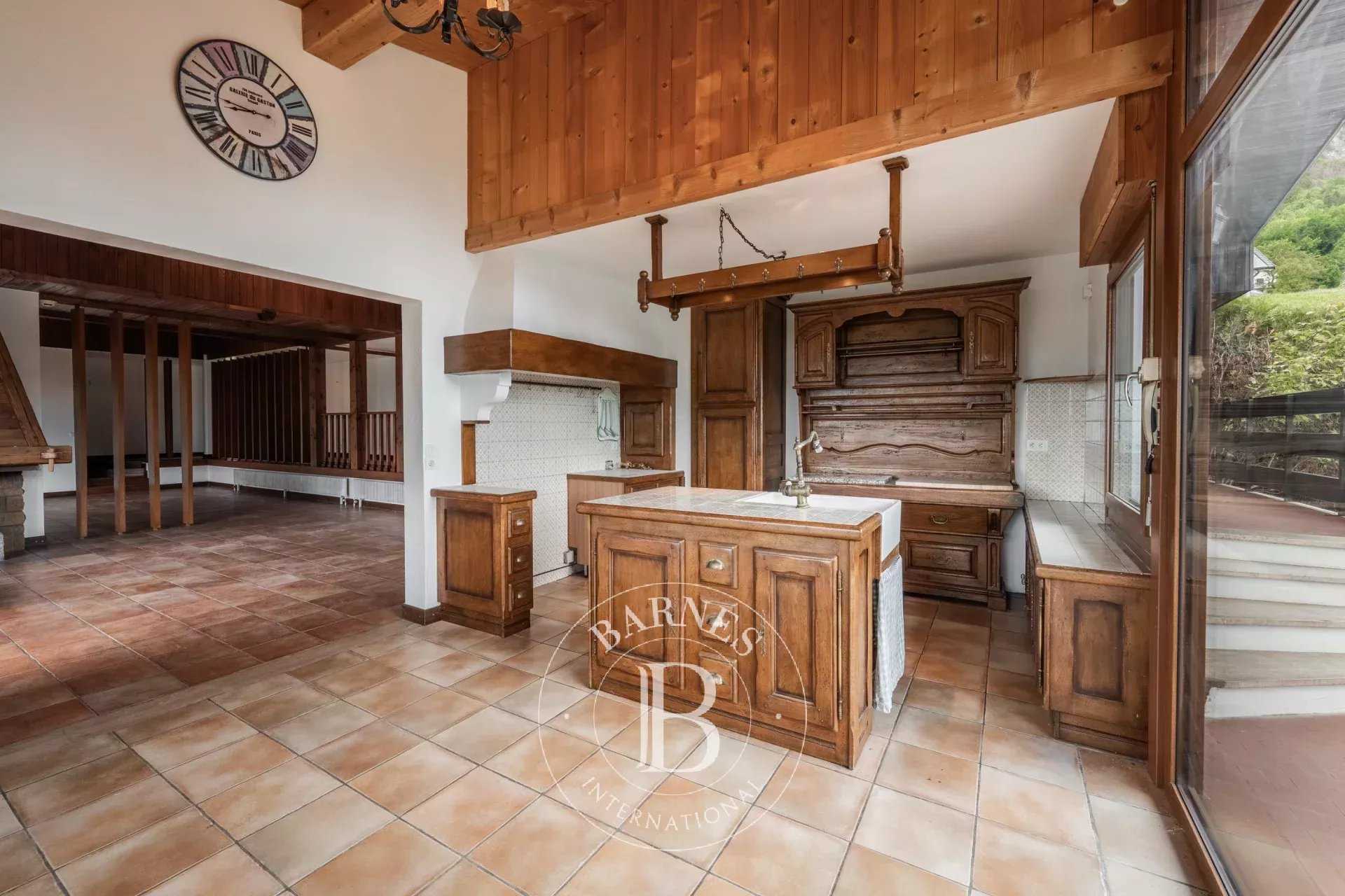 Marignier  - Maison 7 Pi&egrave;ces 5 Chambres