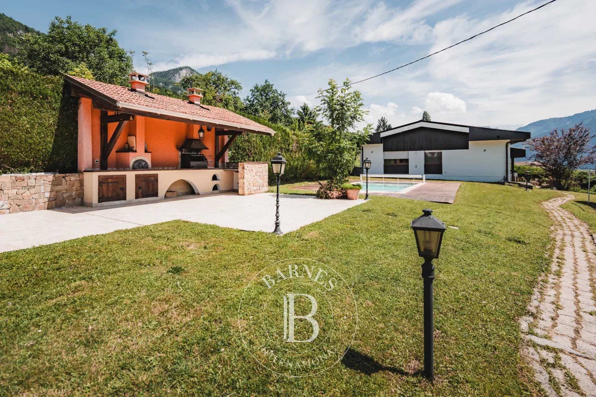 Marignier  - Maison 7 Pi&egrave;ces 5 Chambres