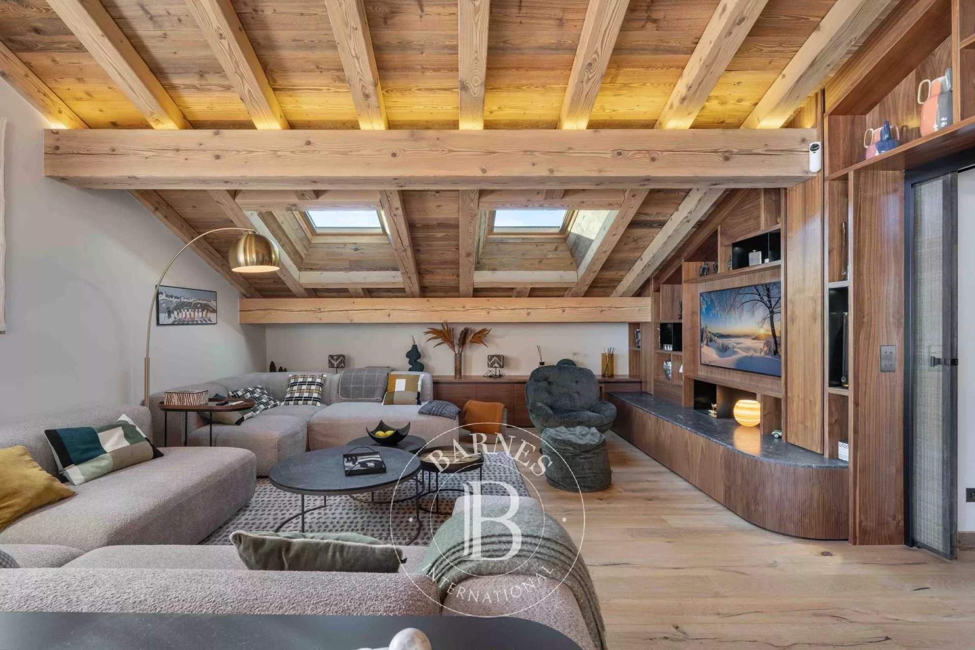 PENTHOUSE NORA picture 1