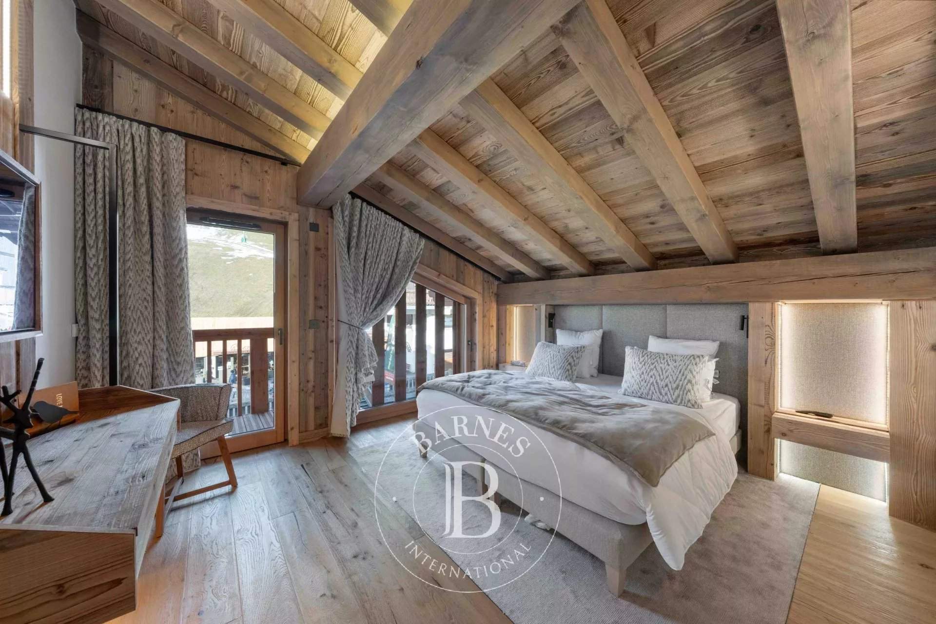 PENTHOUSE NORA picture 11