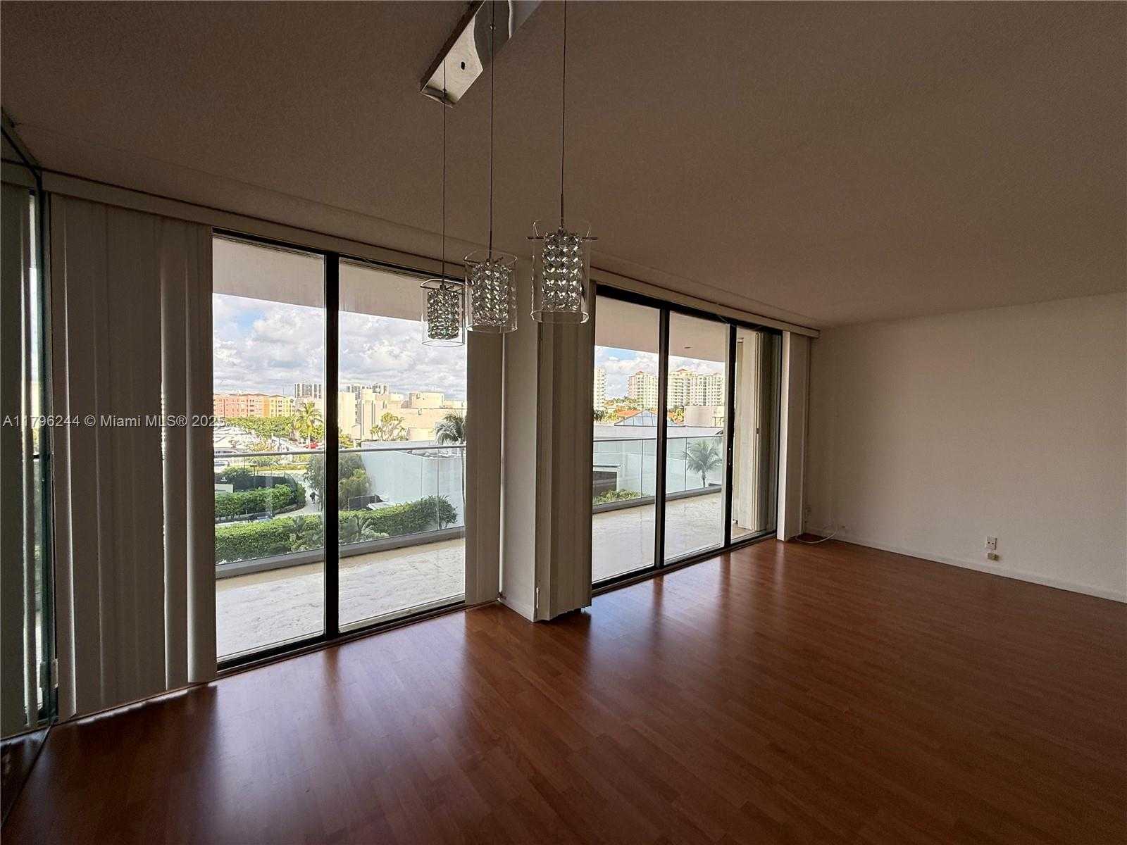 Miami  - Piso 2 Cuartos, 1 Habitacion