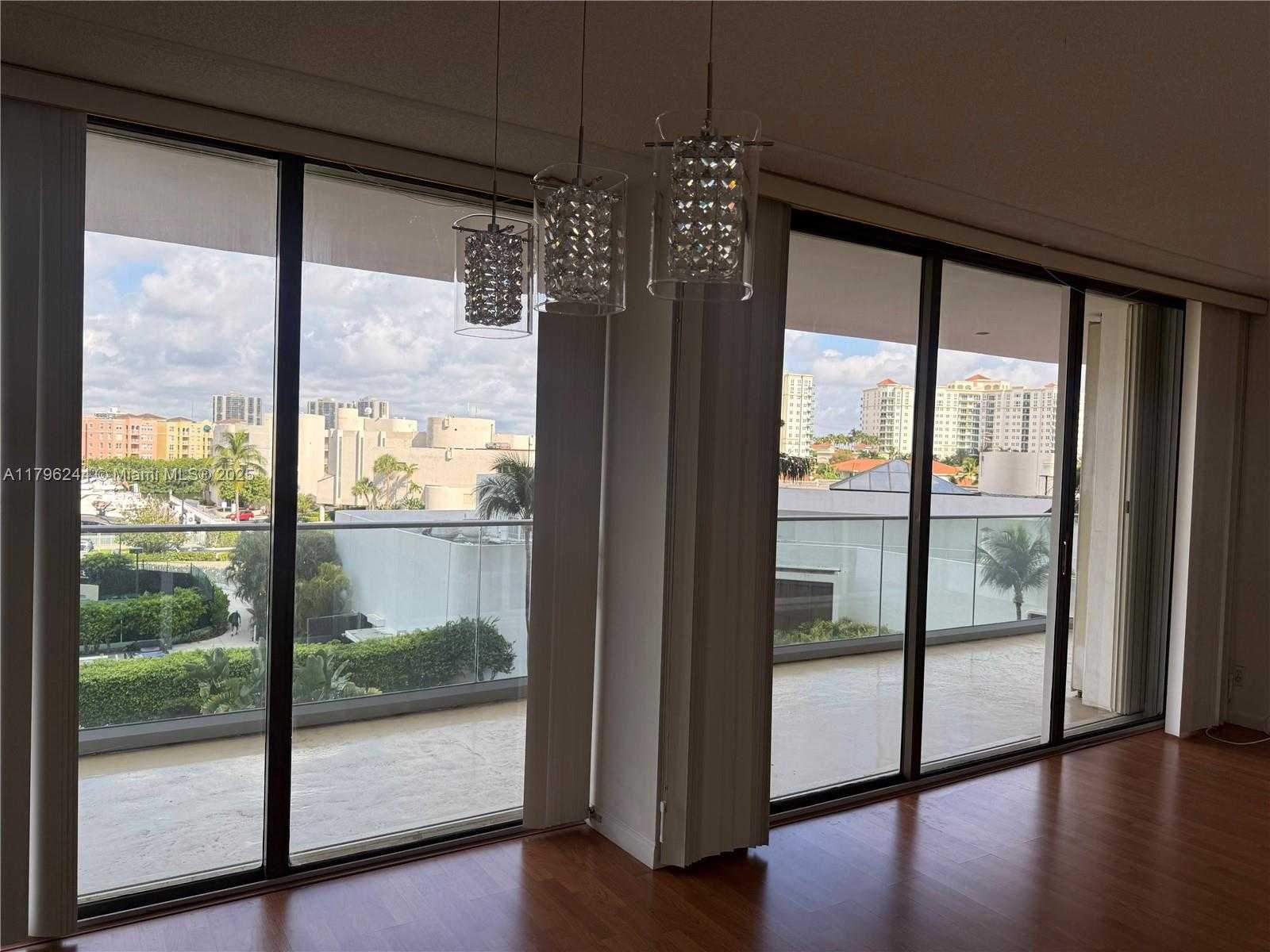 Miami  - Piso 2 Cuartos, 1 Habitacion