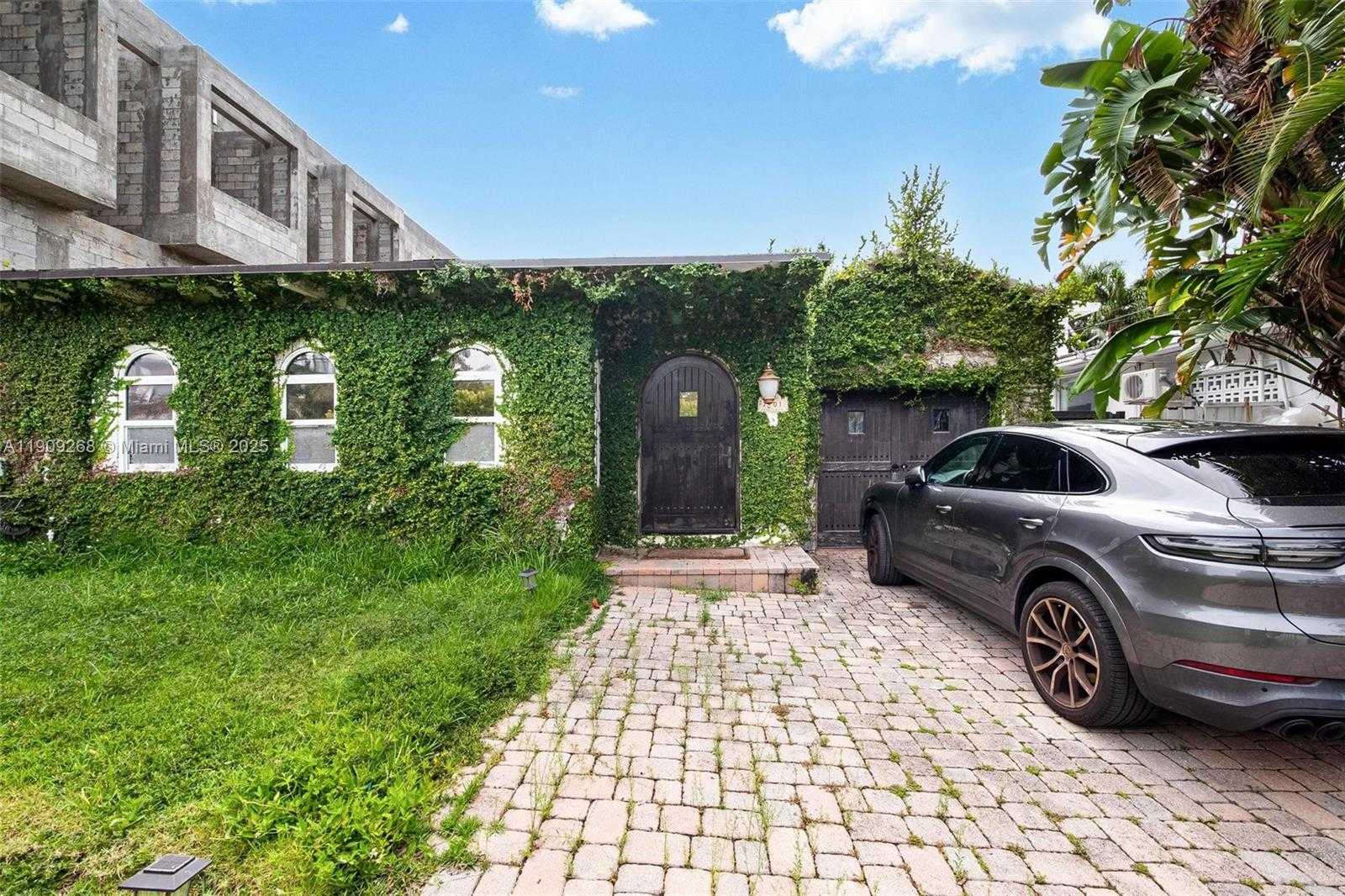 Miami  - House 4 Bedrooms