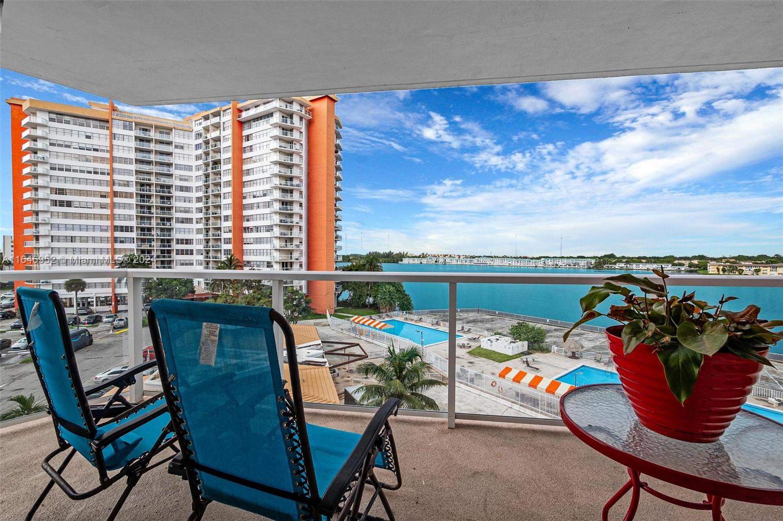 Miami  - Apartment 2 Bedrooms - picture 1