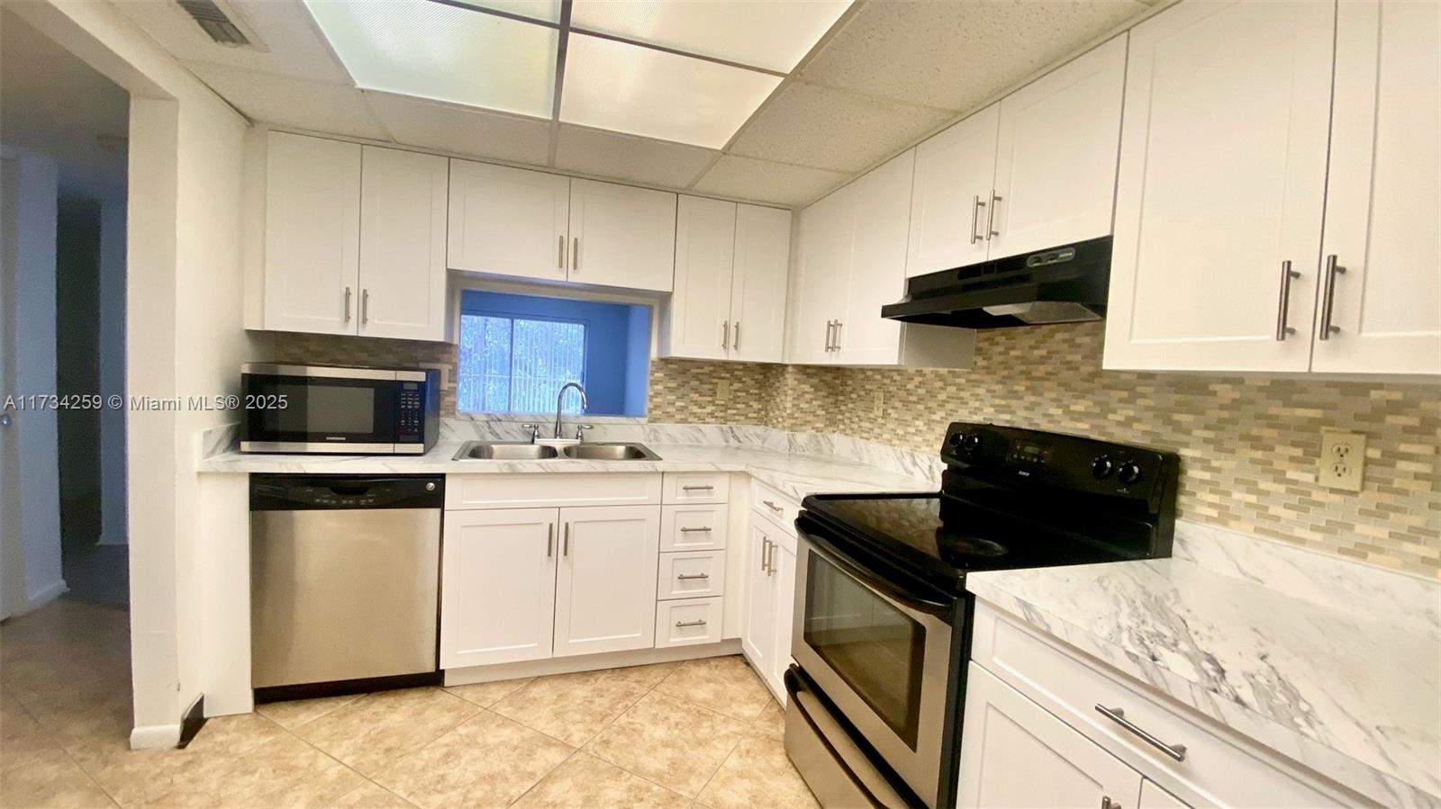 Miami  - Apartment 2 Bedrooms - picture 1