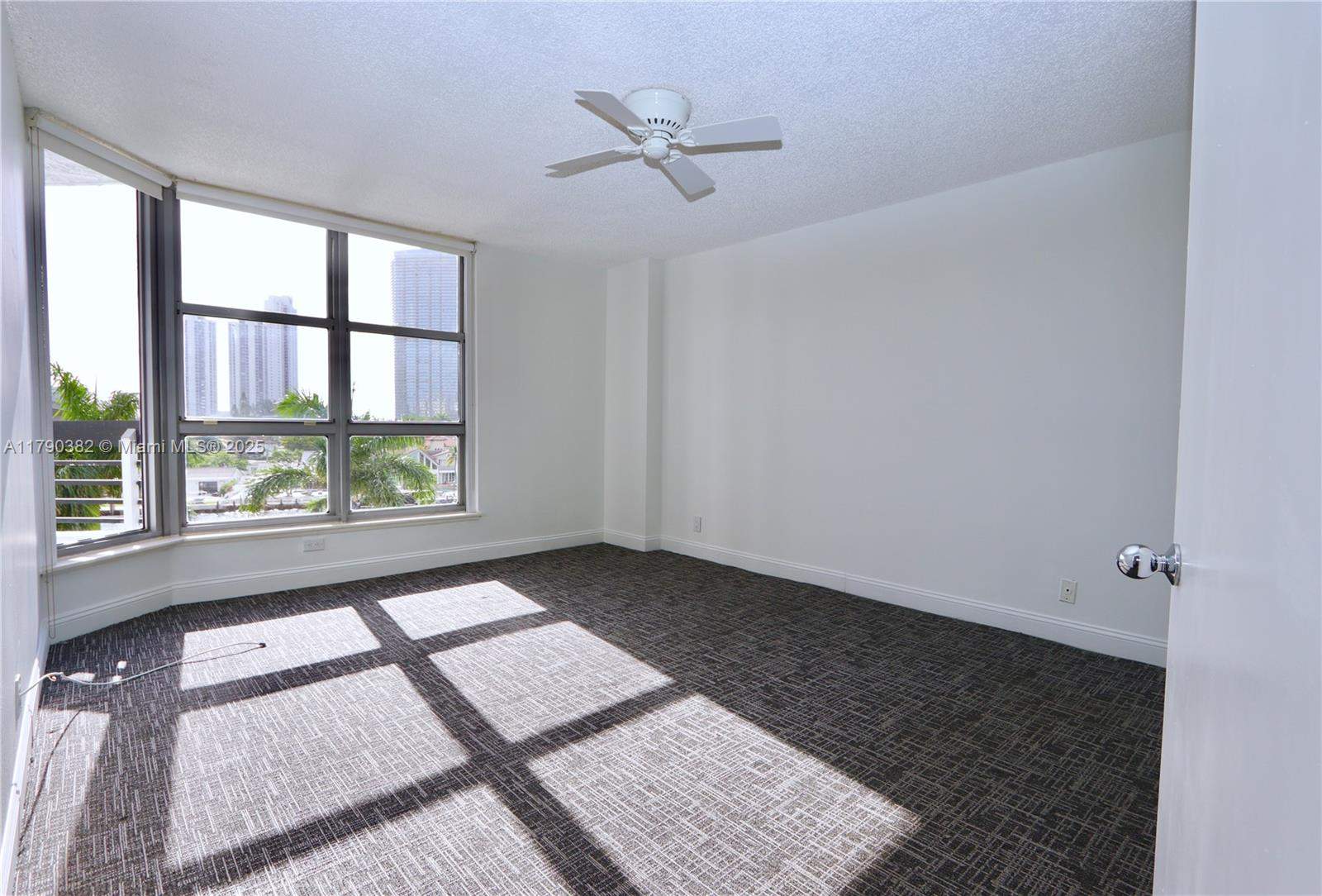 Miami  - Apartment 2 Bedrooms - picture 13