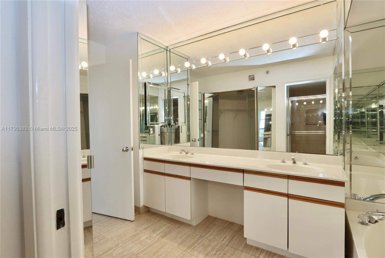 Miami  - Apartment 2 Bedrooms - picture 17