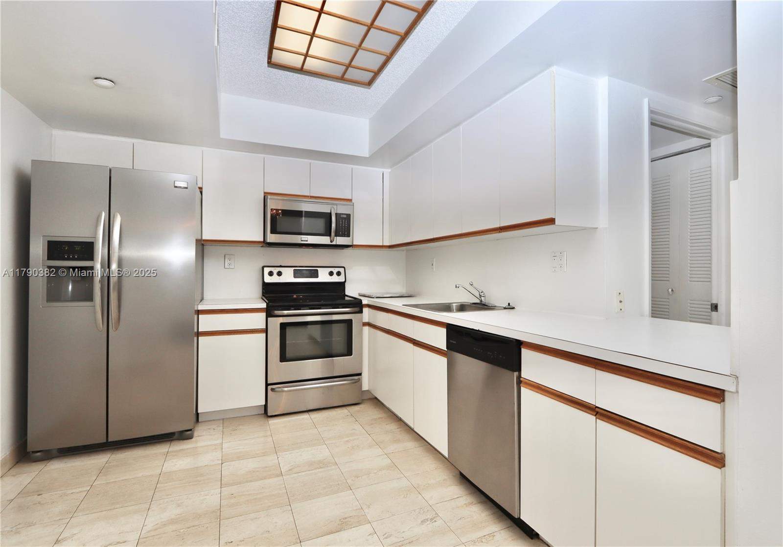 Miami  - Apartment 2 Bedrooms - picture 9