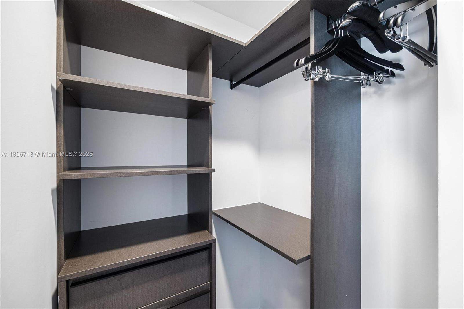 Miami  - Apartment 3 Bedrooms - picture 10