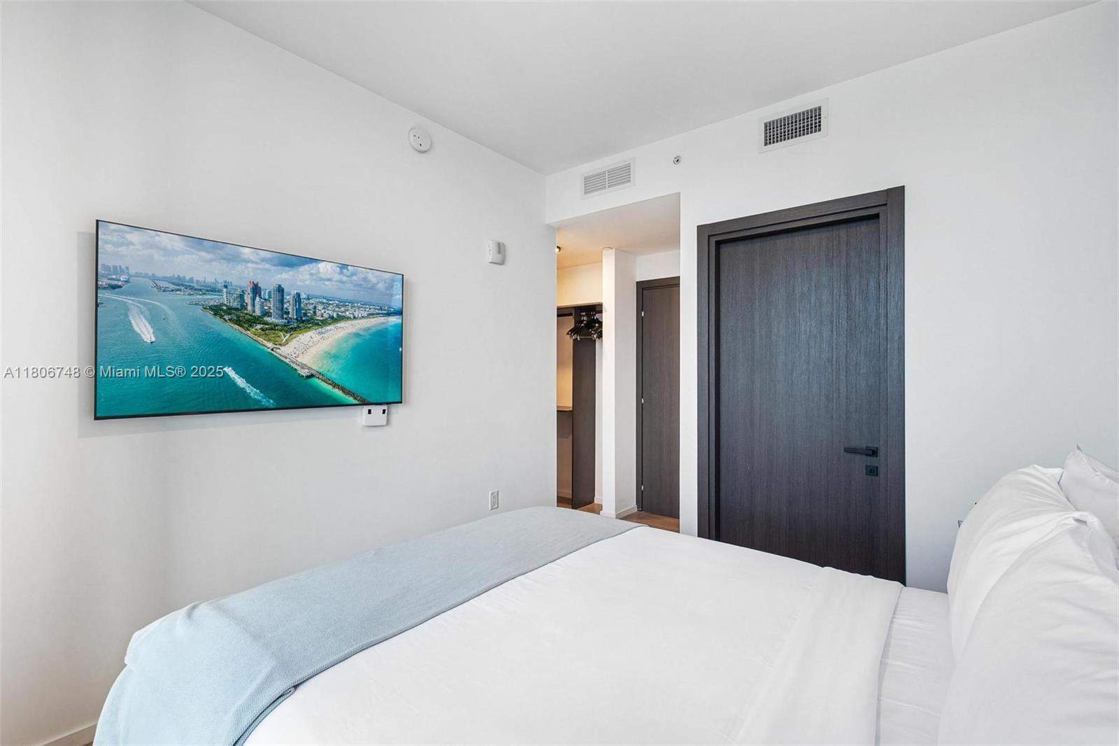 Miami  - Apartment 3 Bedrooms - picture 11