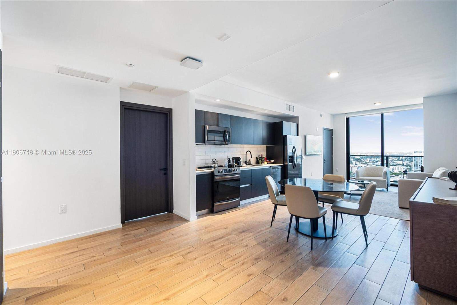 Miami  - Apartment 3 Bedrooms - picture 2