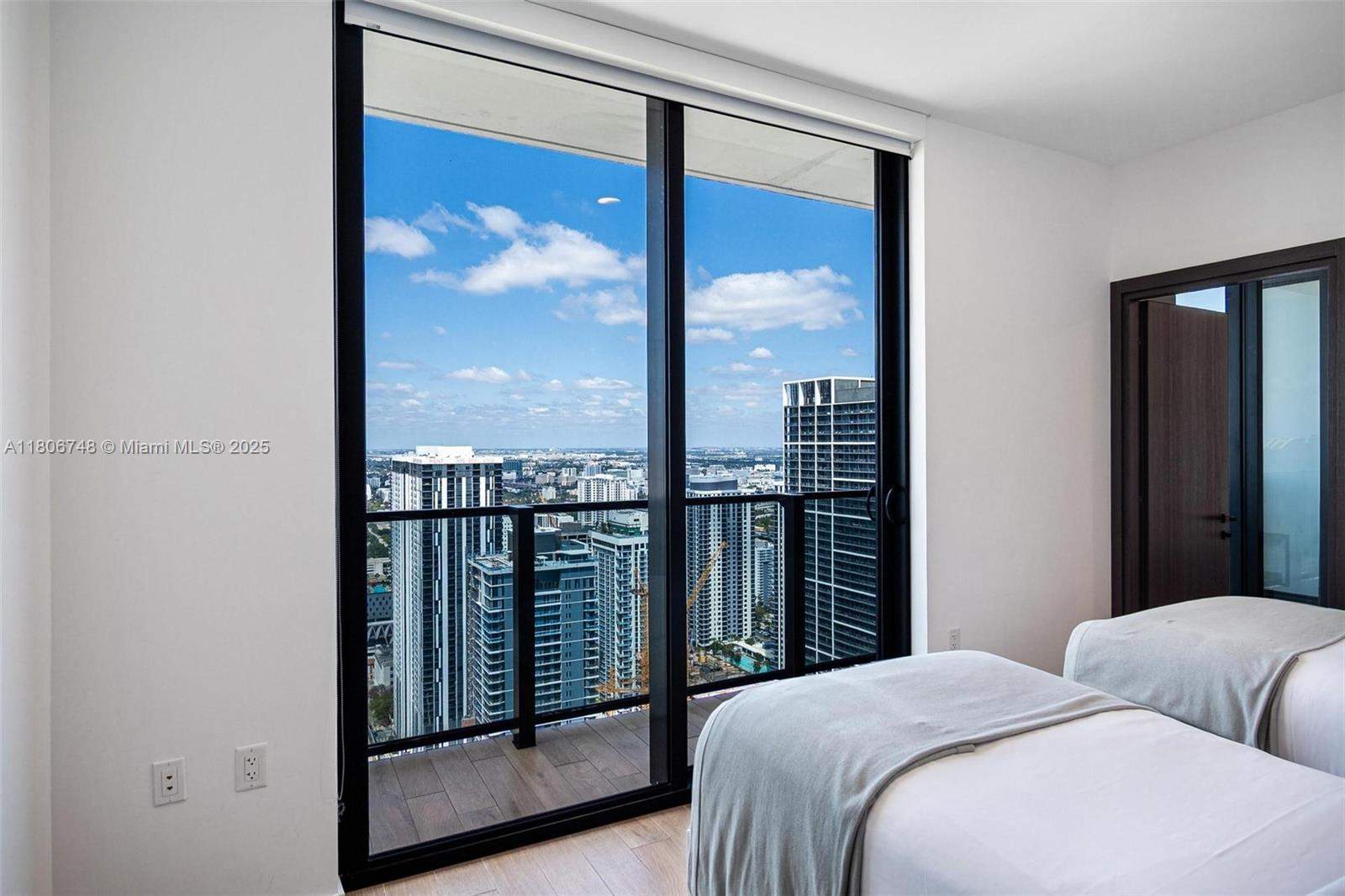 Miami  - Apartment 3 Bedrooms - picture 20