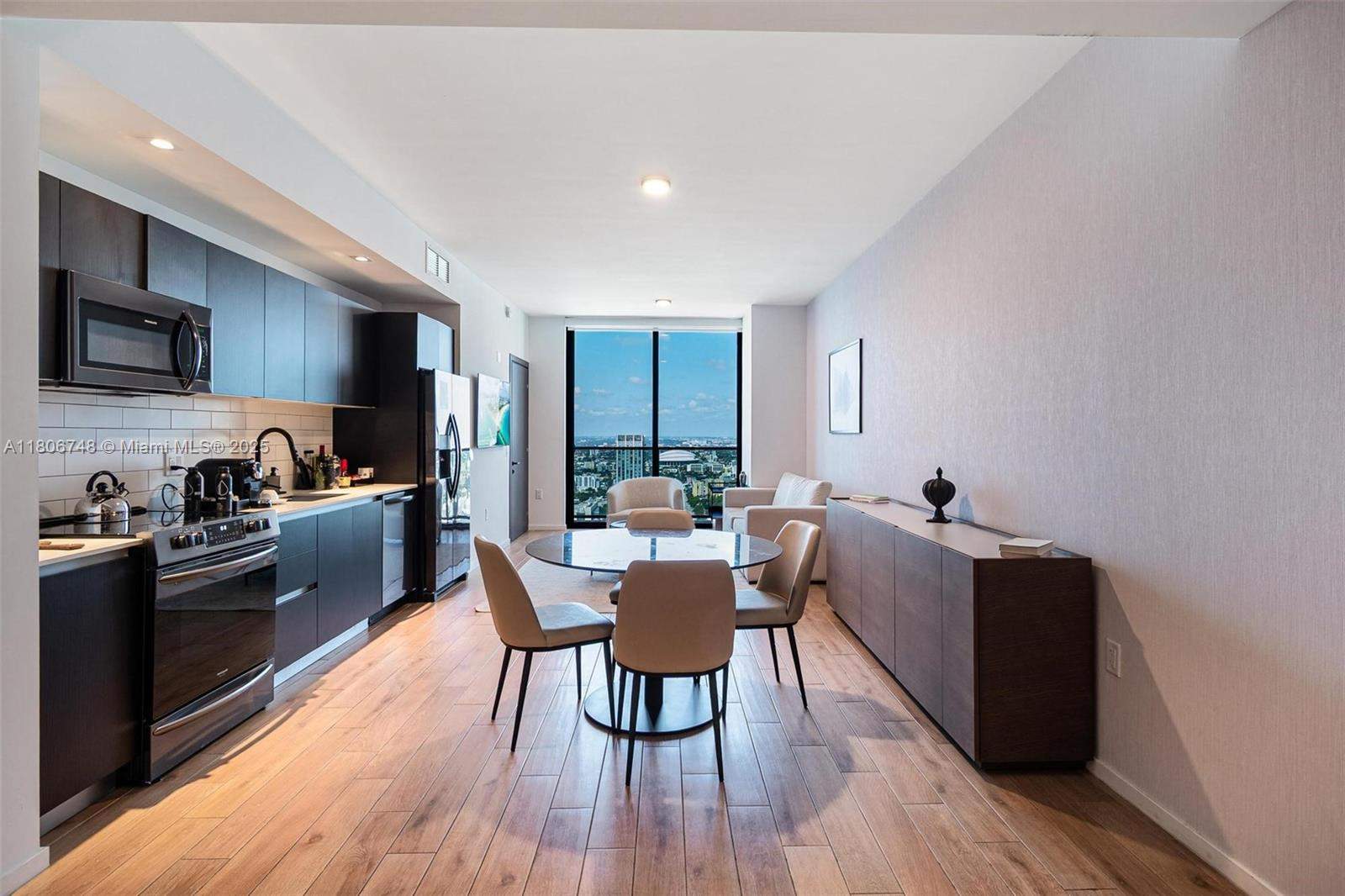 Miami  - Apartment 3 Bedrooms - picture 3