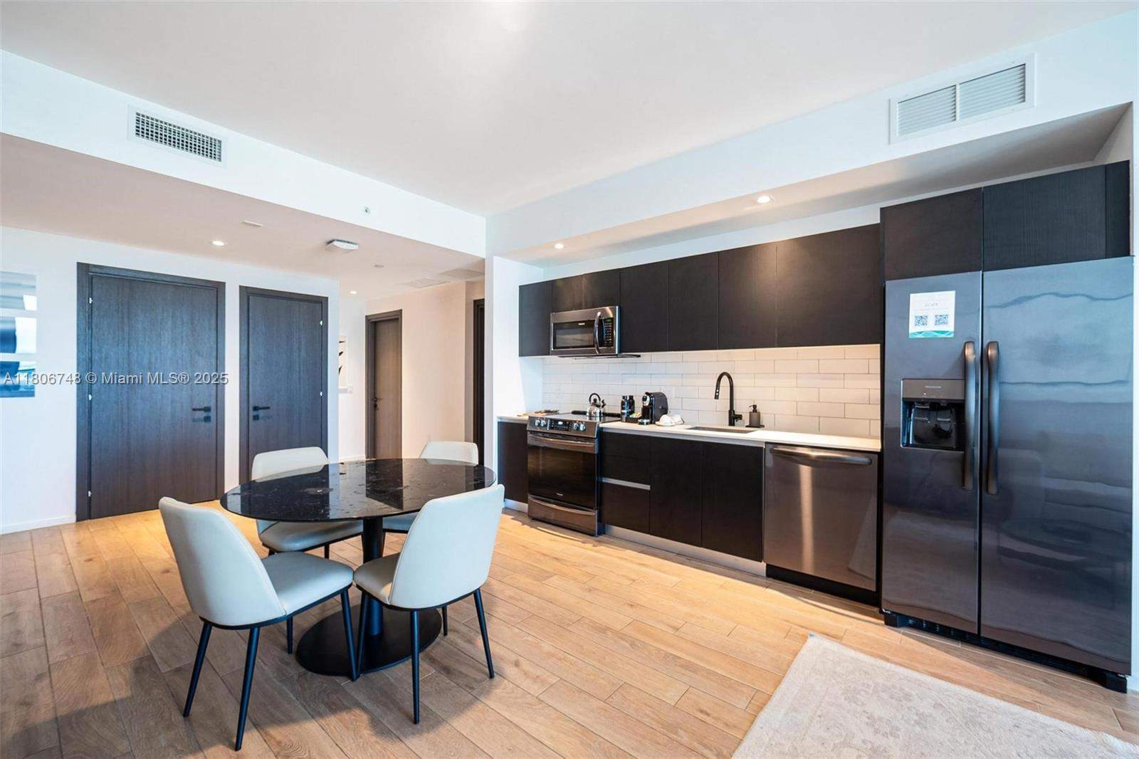 Miami  - Apartment 3 Bedrooms - picture 7