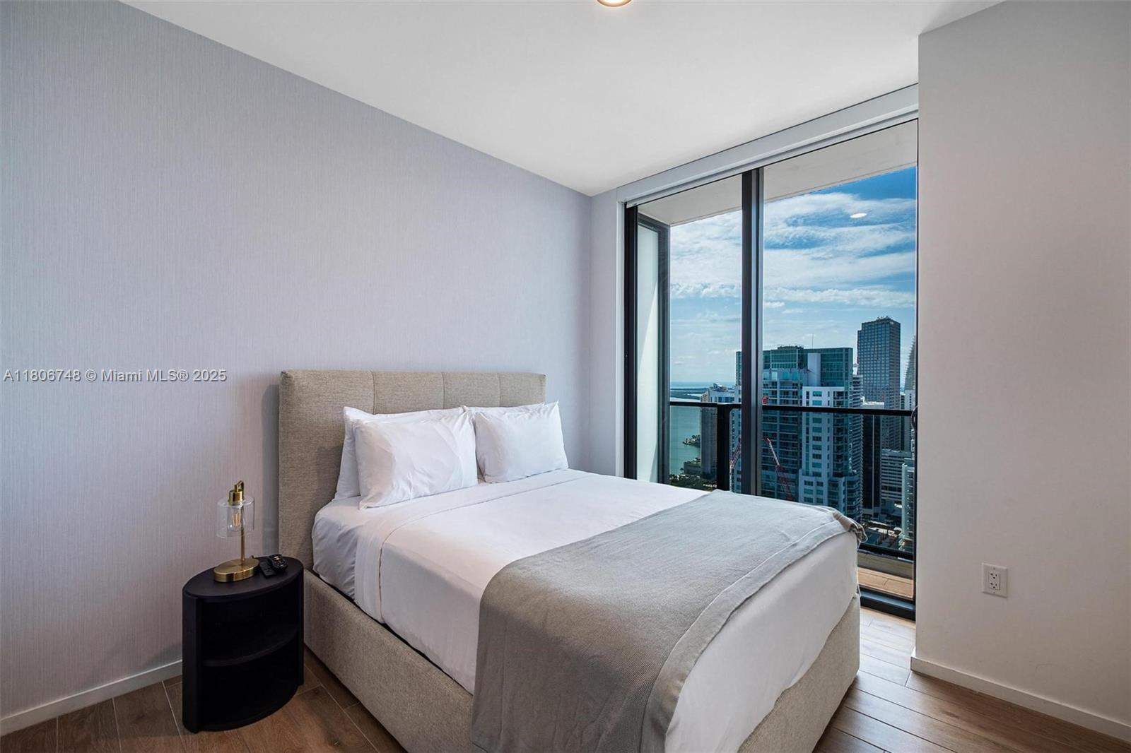 Miami  - Apartment 3 Bedrooms - picture 8