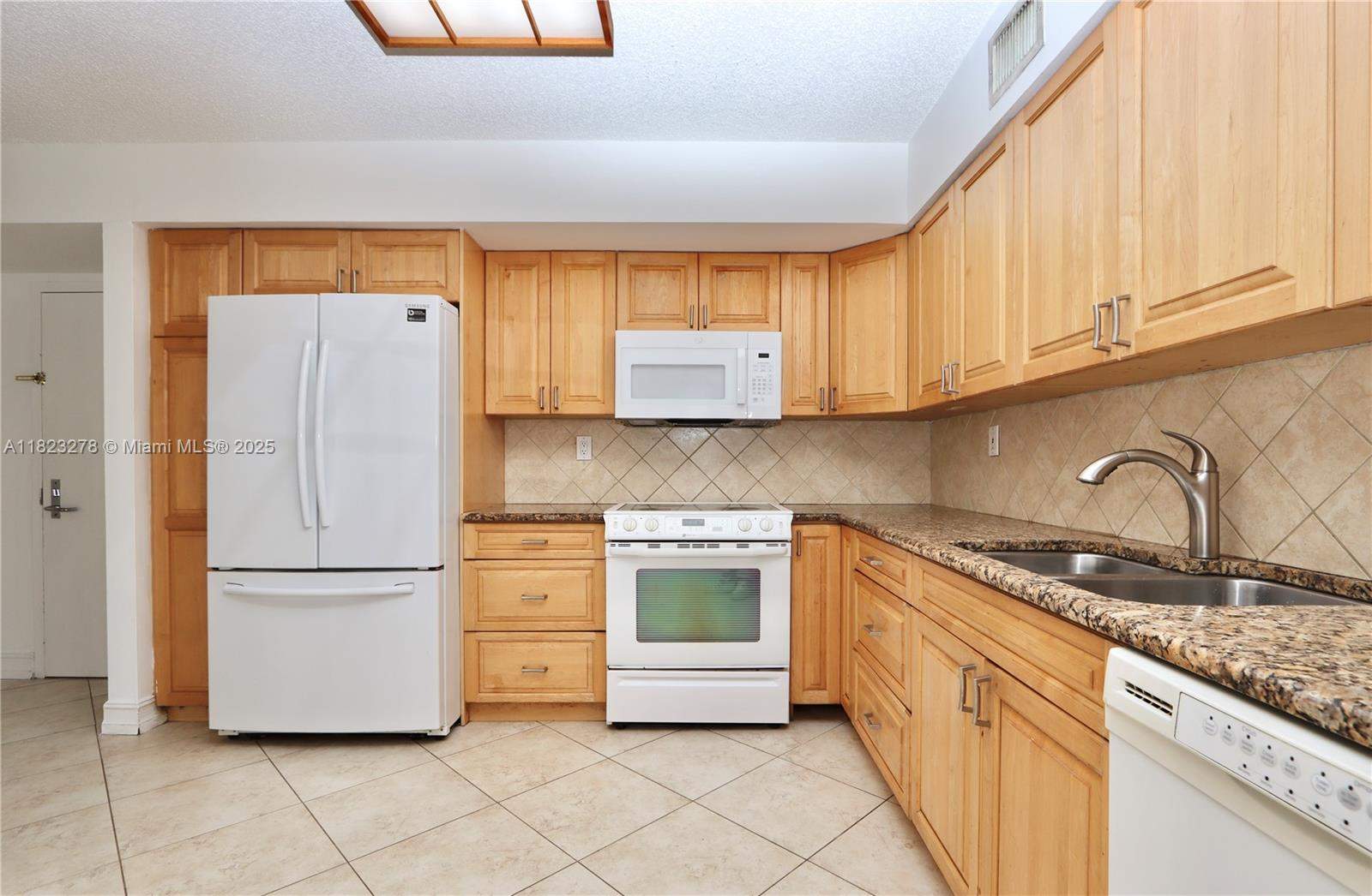 Miami  - Apartment 2 Bedrooms - picture 11