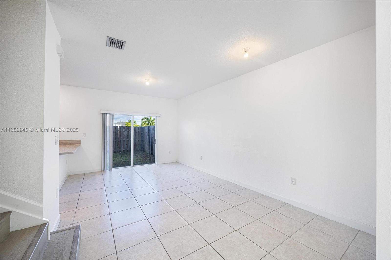 Miami  - House 3 Bedrooms - picture 16