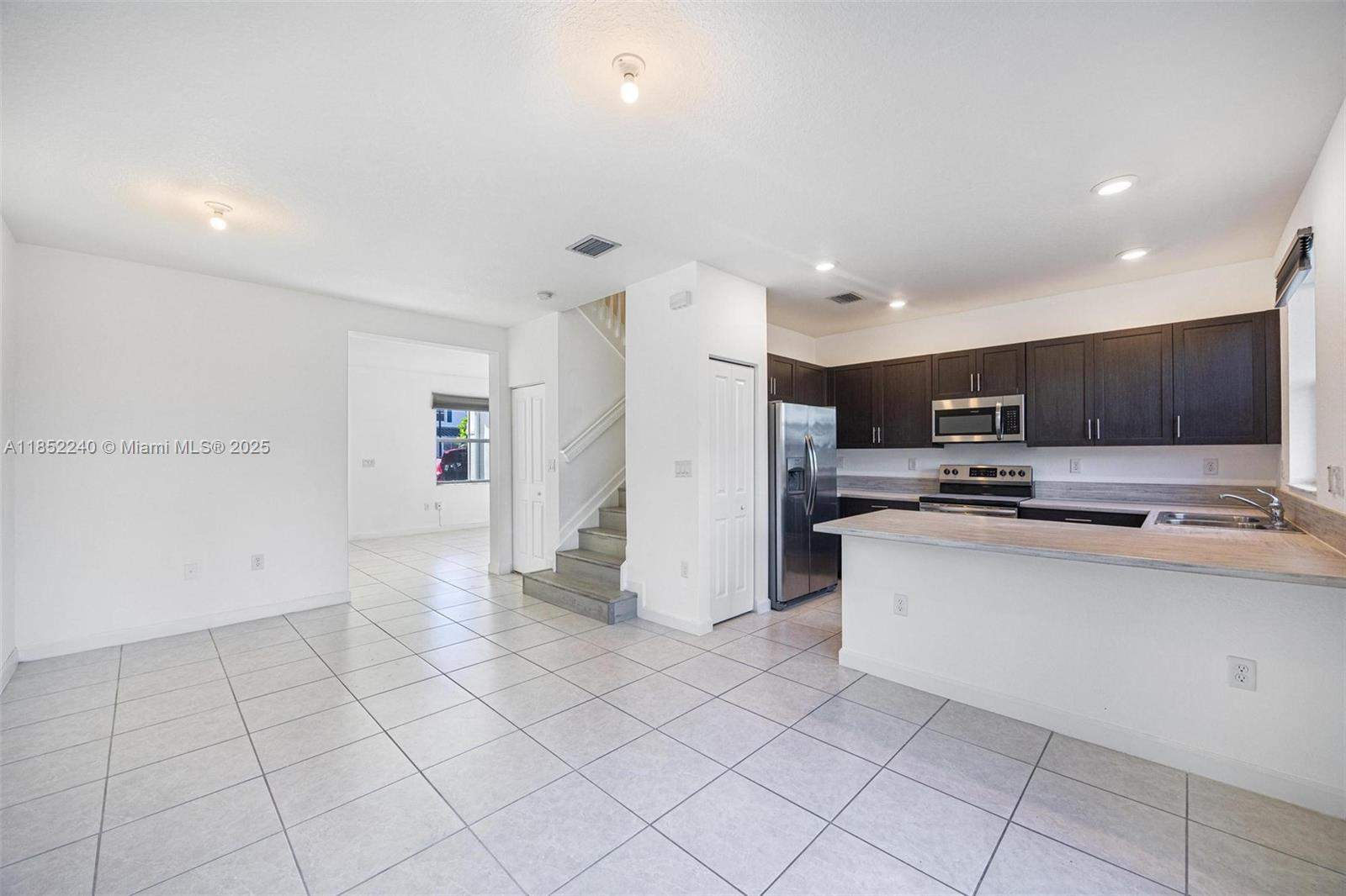 Miami  - House 3 Bedrooms - picture 20