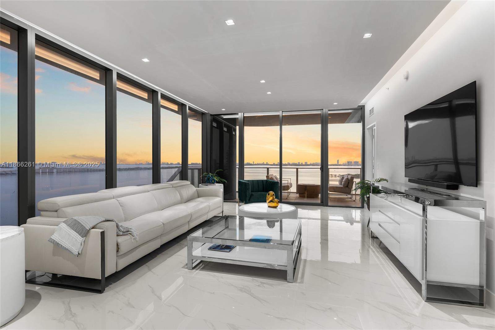 Miami  - Apartment 4 Bedrooms - picture 1